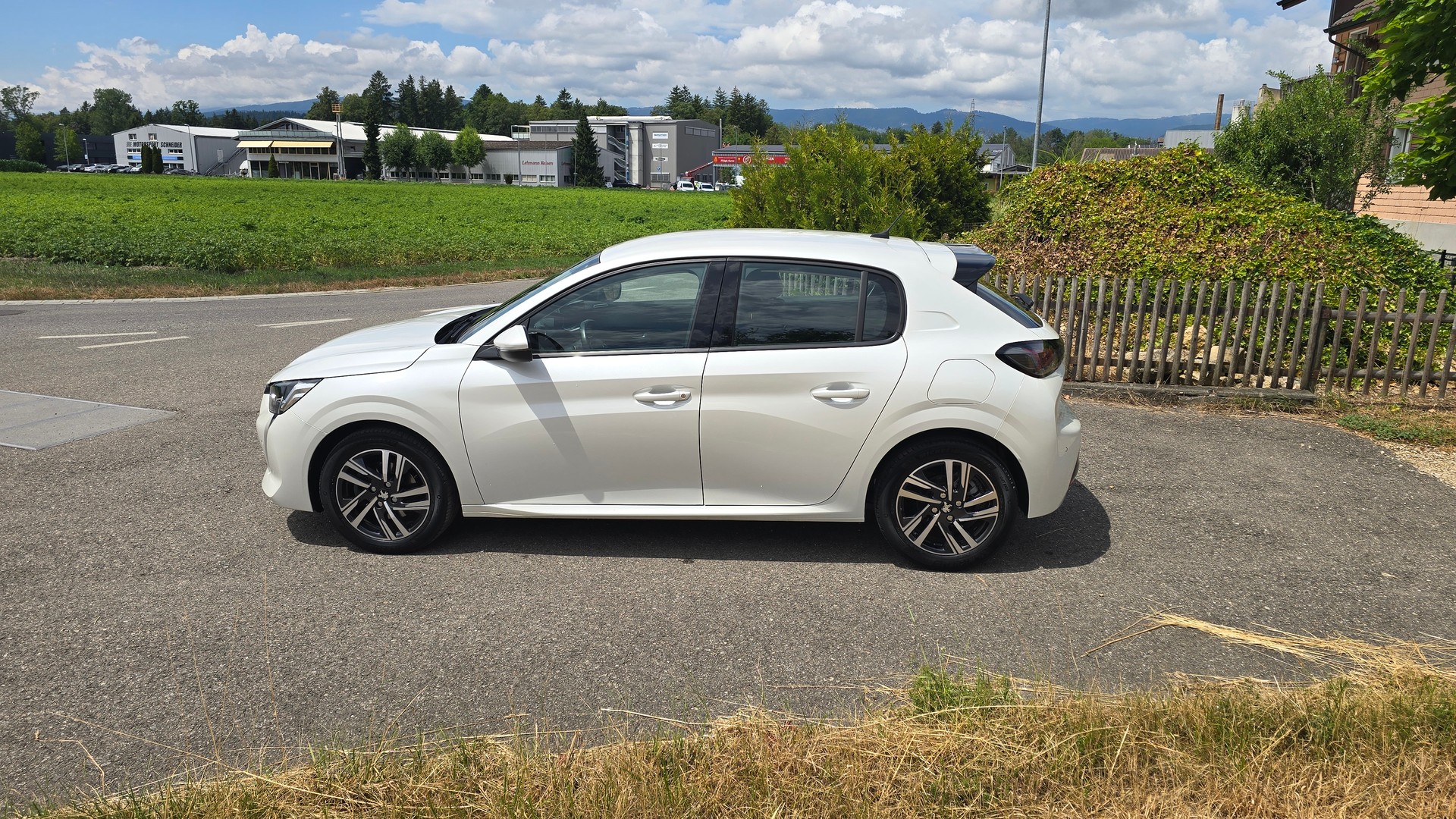 PEUGEOT 208 1.2 PureTech Allure EAT8, Zahnriemen und Bremsen neu-image-4