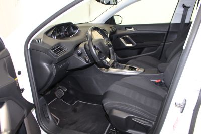 PEUGEOT 308 1.2 PureTech 130 Allure S/S-image-6