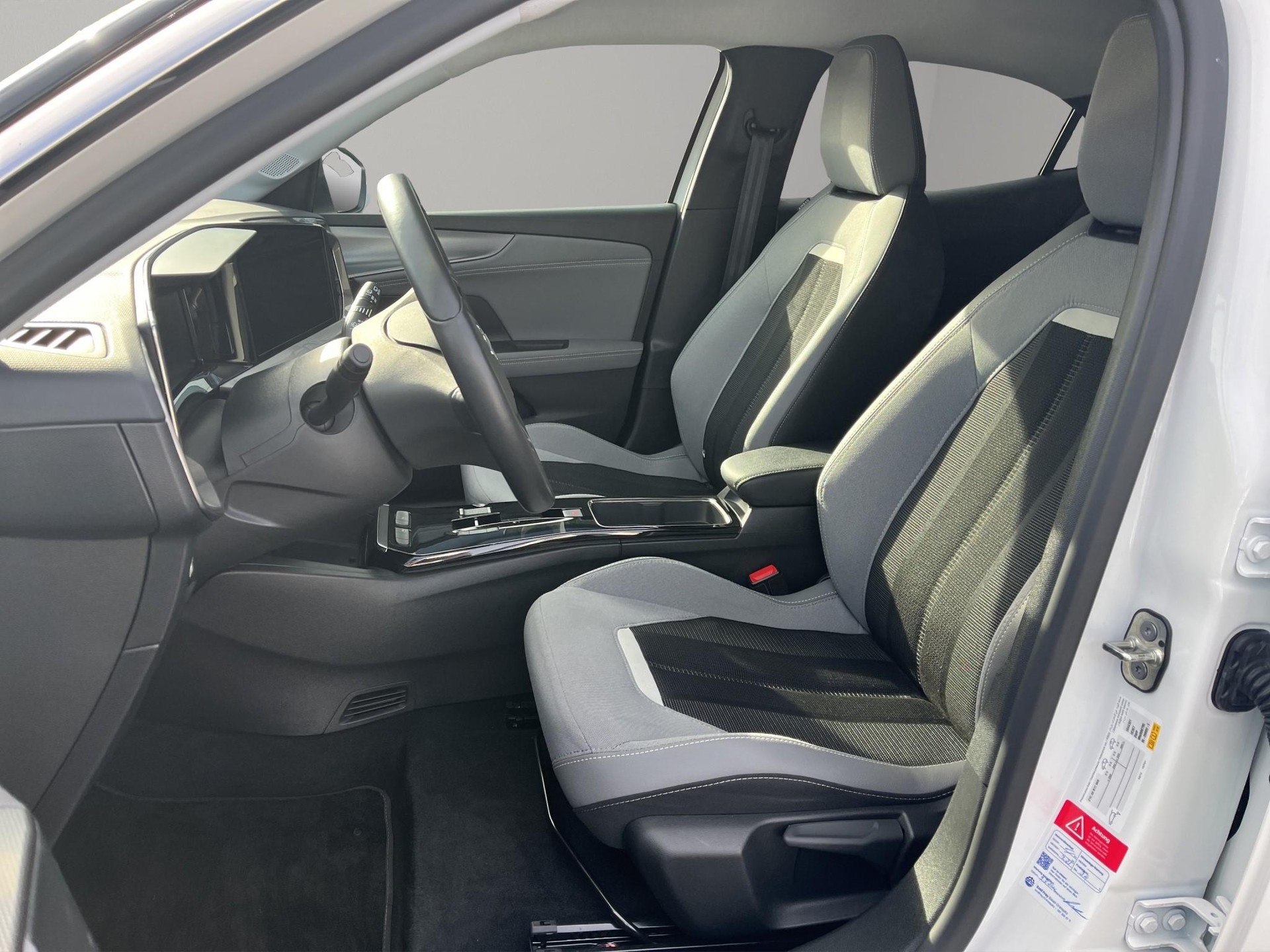 OPEL Mokka-e Elegance-showroom-element-1