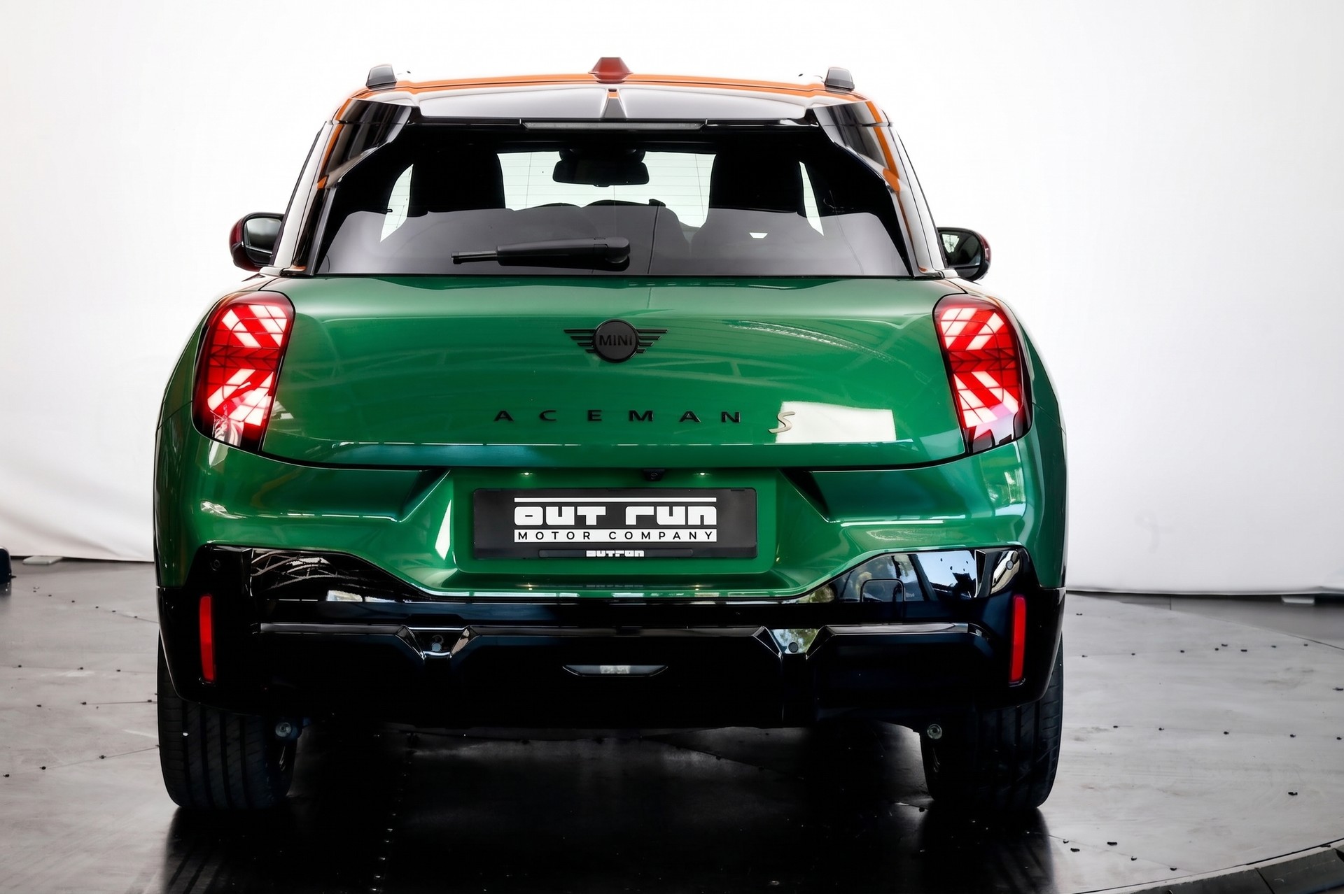 MINI Aceman SE Pack John Cooper Works-showroom-element-2