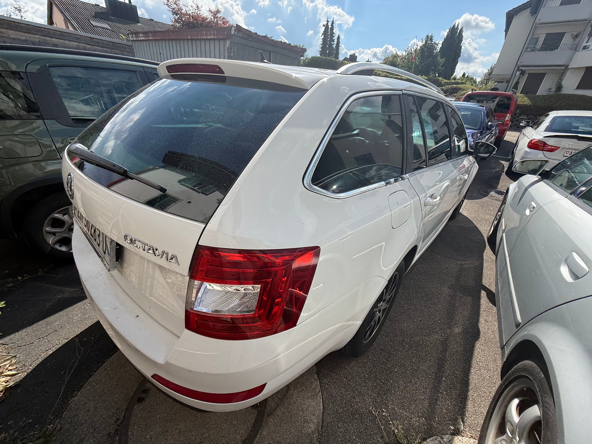 SKODA Octavia Combi 2.0 TDI Ambition DSG-image-2