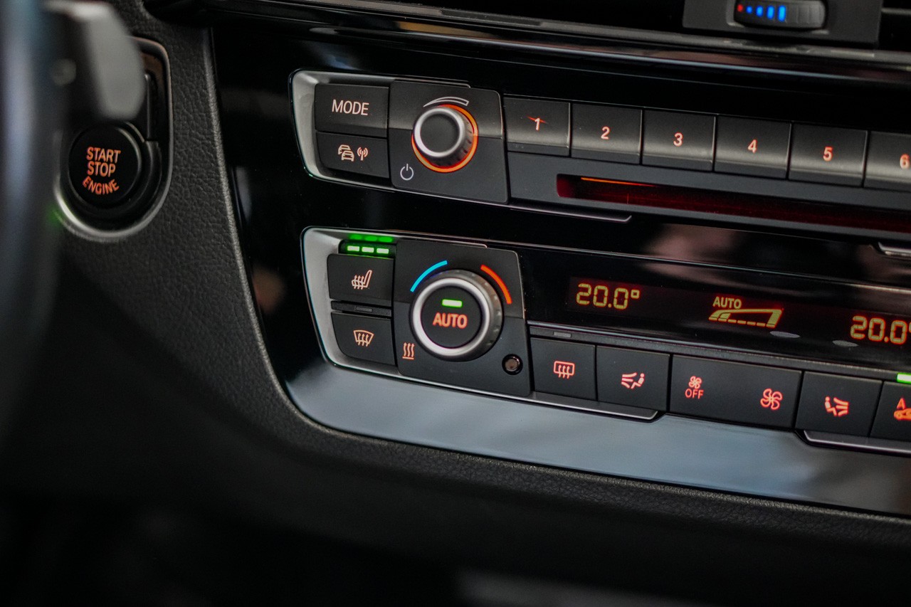 BMW M140i xDrive Steptronic-image-19