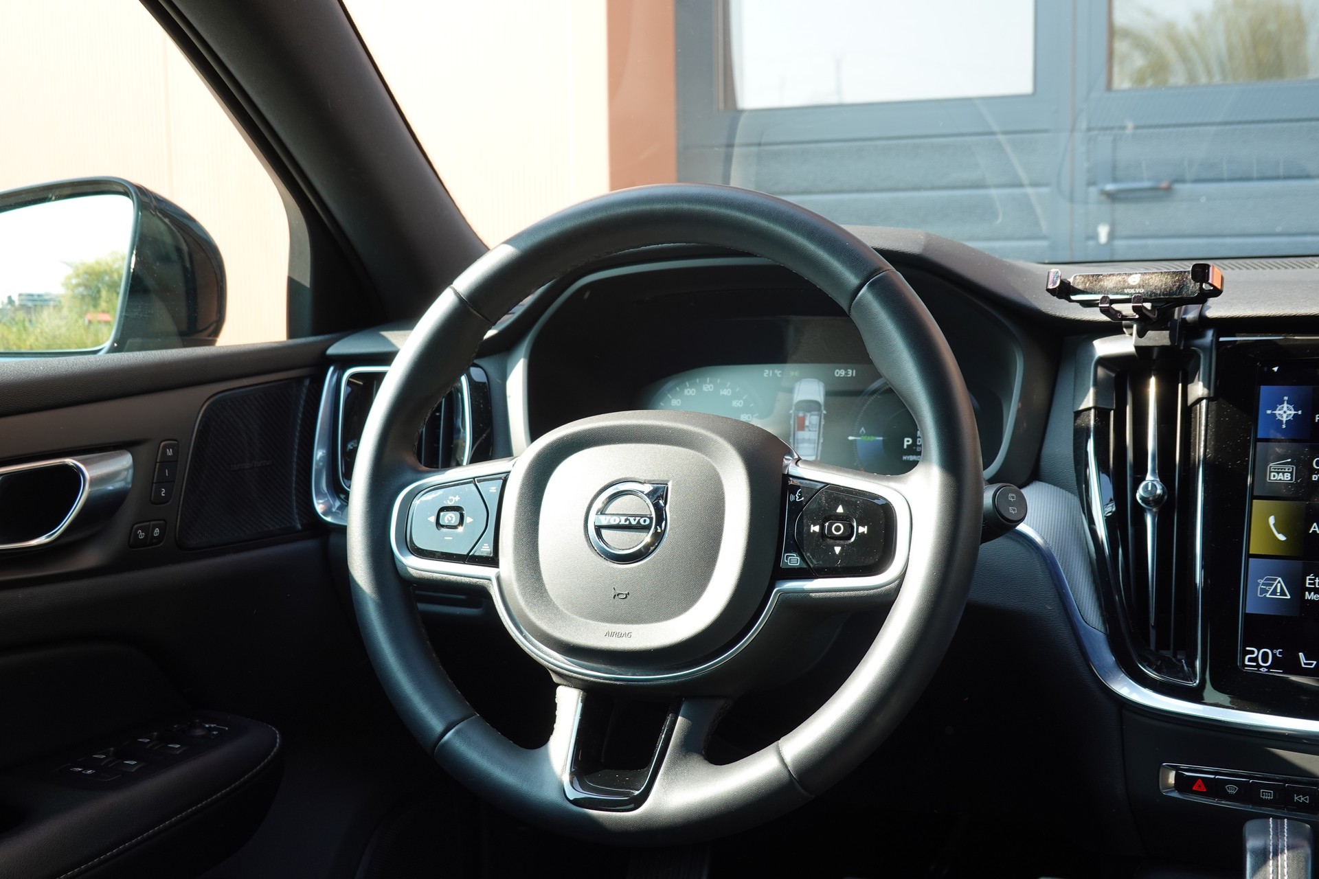 VOLVO V60 T6 eAWD Twin Engine * CH Véhicule * Harman Kardon * Sièges Electrique chauffants * Volant chauffant * Caméra recul*-image-11