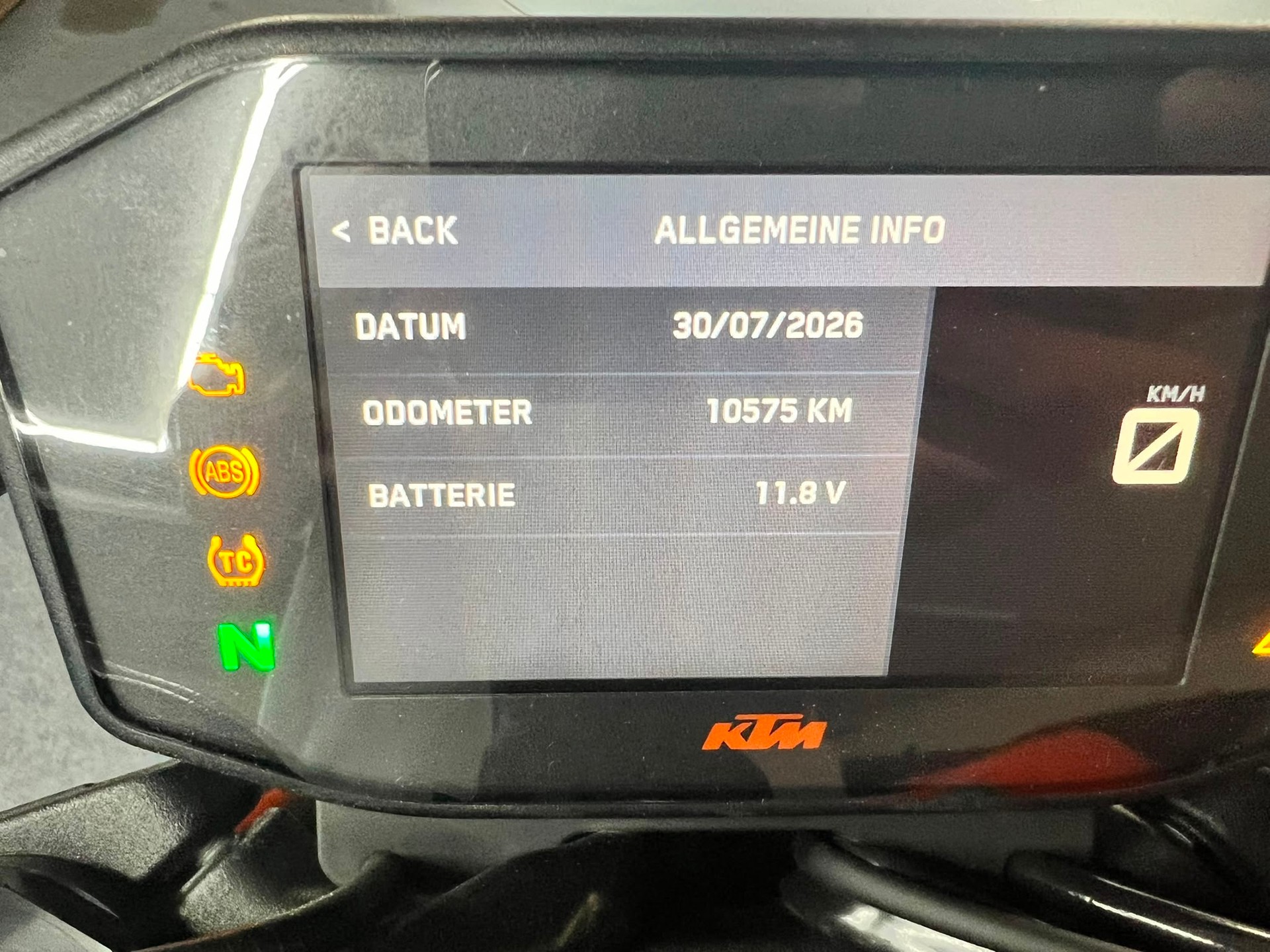 KTM 890 Duke-image-7