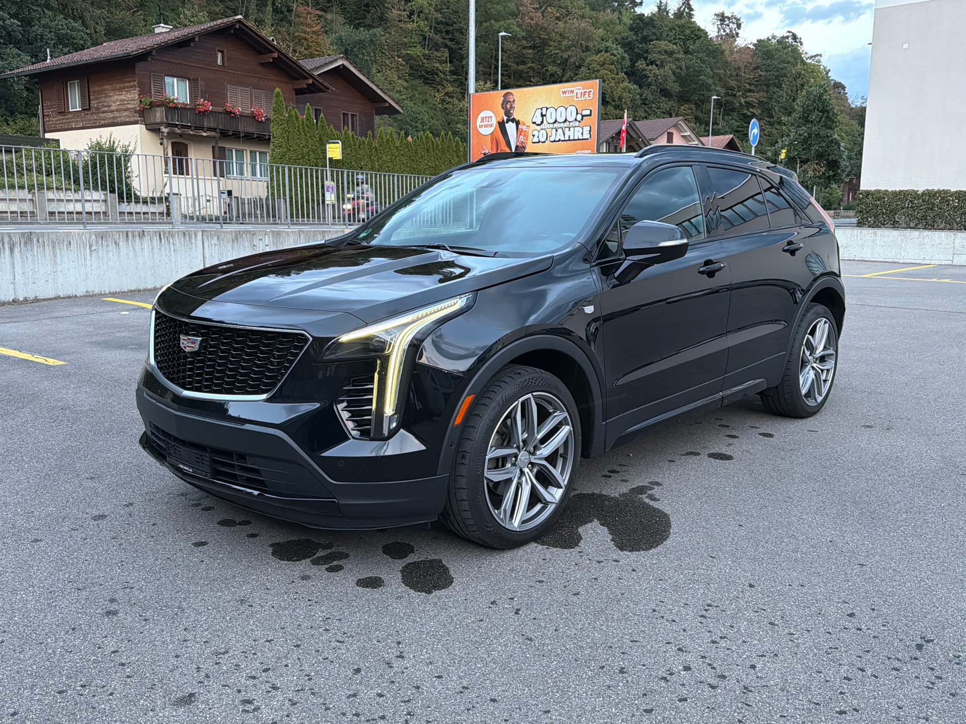 CADILLAC XT4 2.0 Launch Edition Sport AWD Automat-image-1