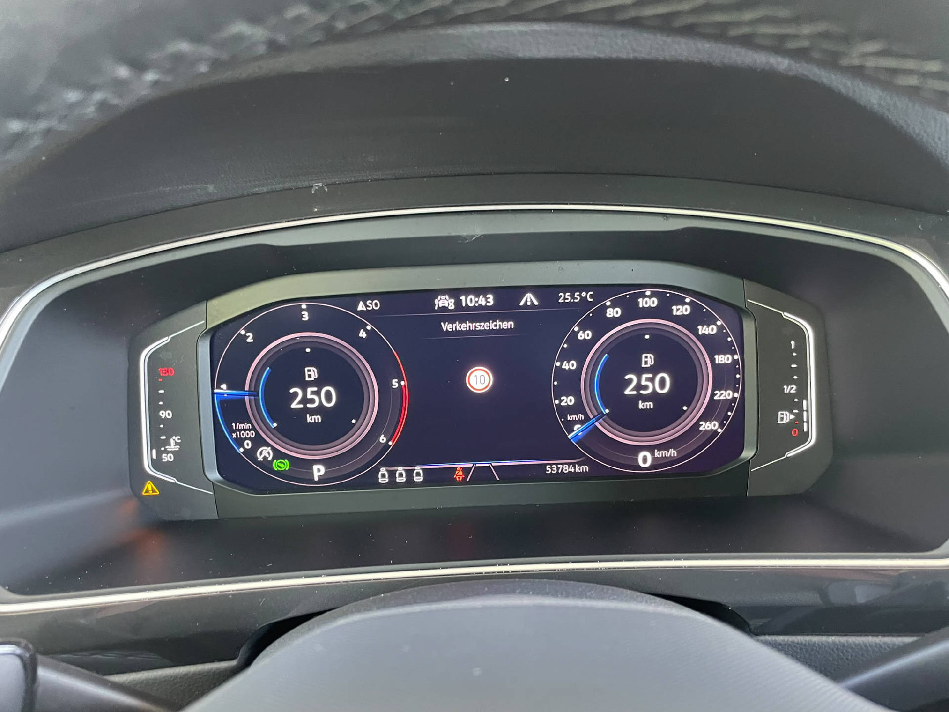 VW Tiguan 2.0 TDI SCR Elegance DSG-image-8