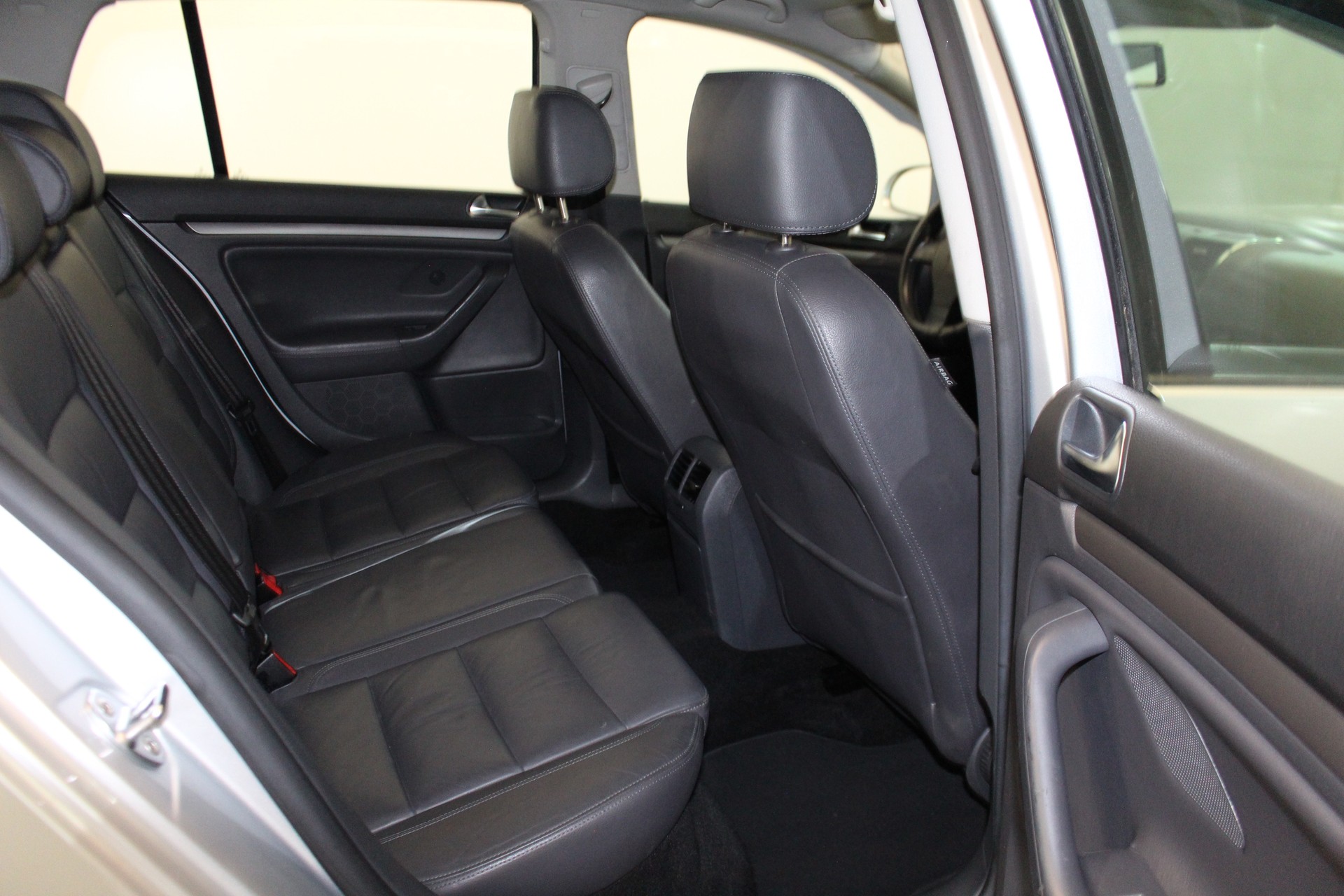 VW Golf V 2.0 TDI DPF Comfl. 4motion-image-9
