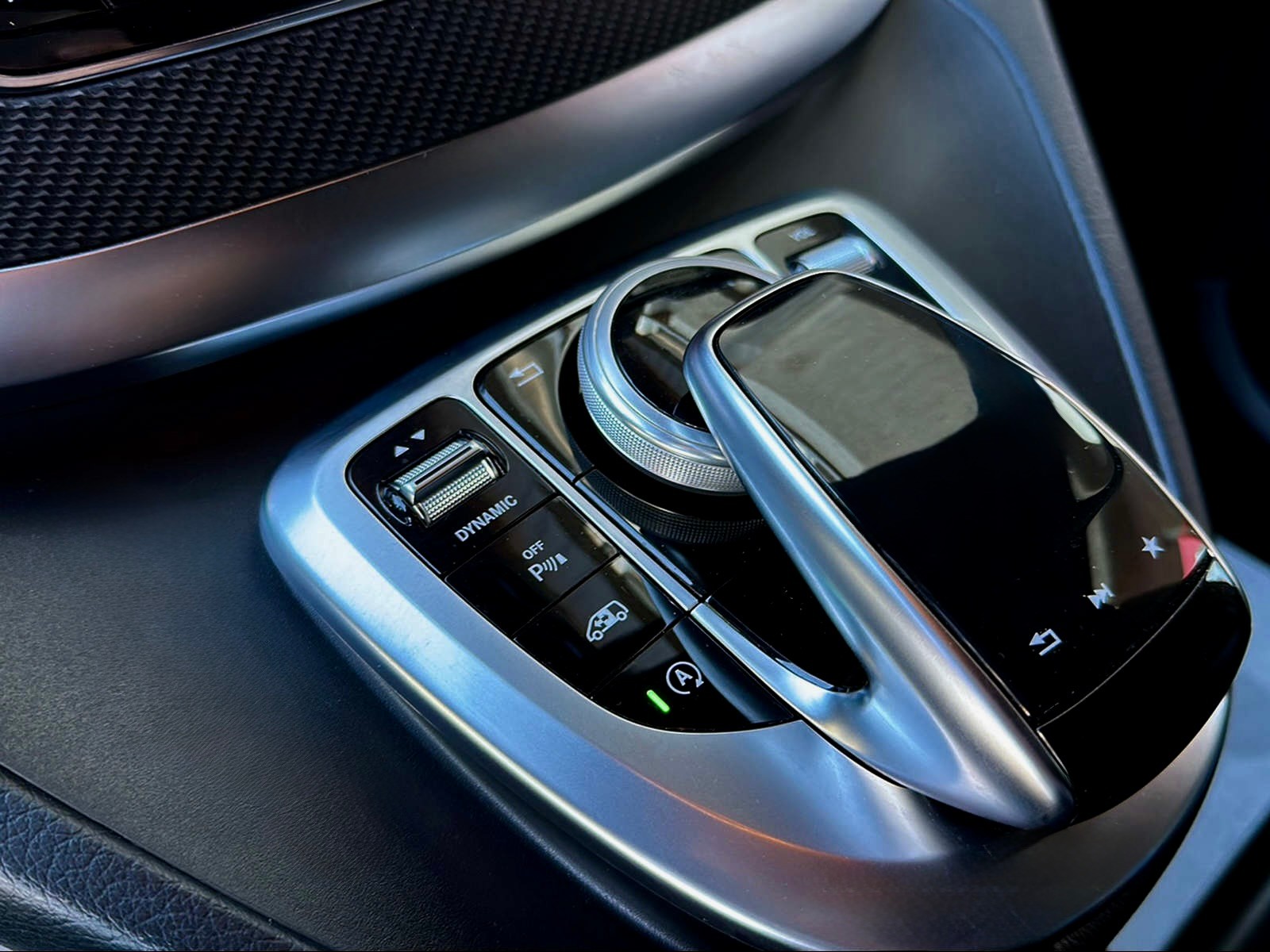 MERCEDES-BENZ V 300 d lang Avantgarde 4Matic 9G-Tronic-image-13