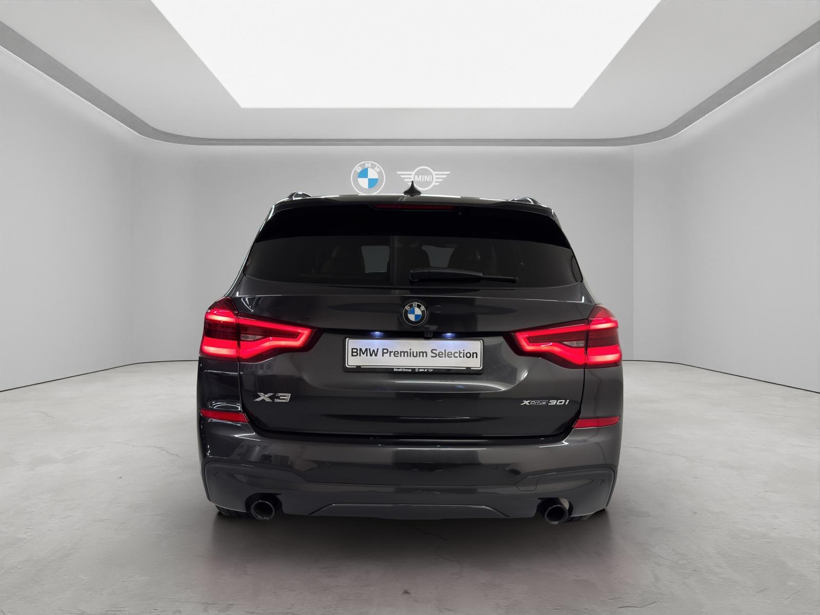 BMW X3 30i xDrive-showroom-element-3