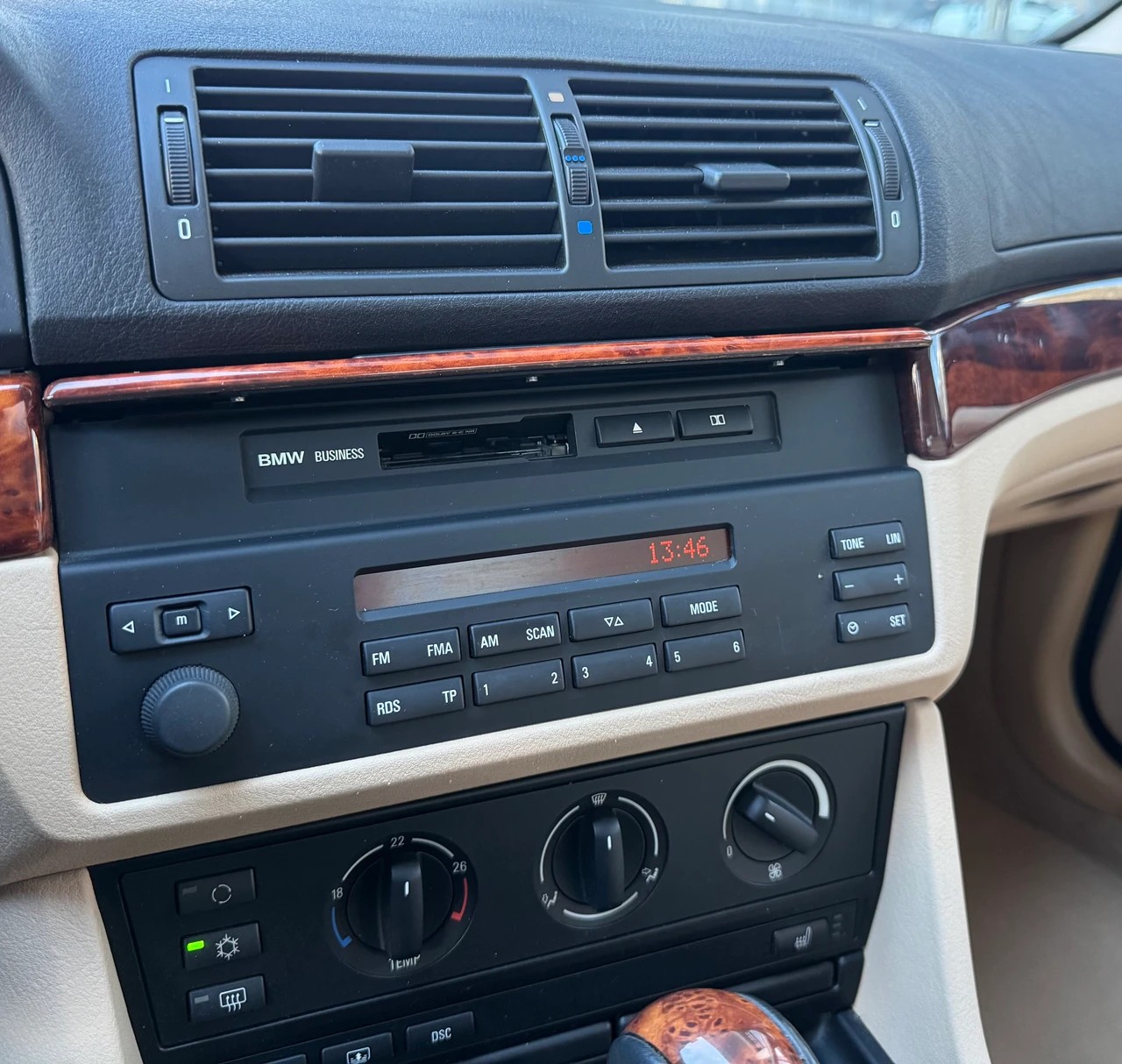 BMW 528i-image-15