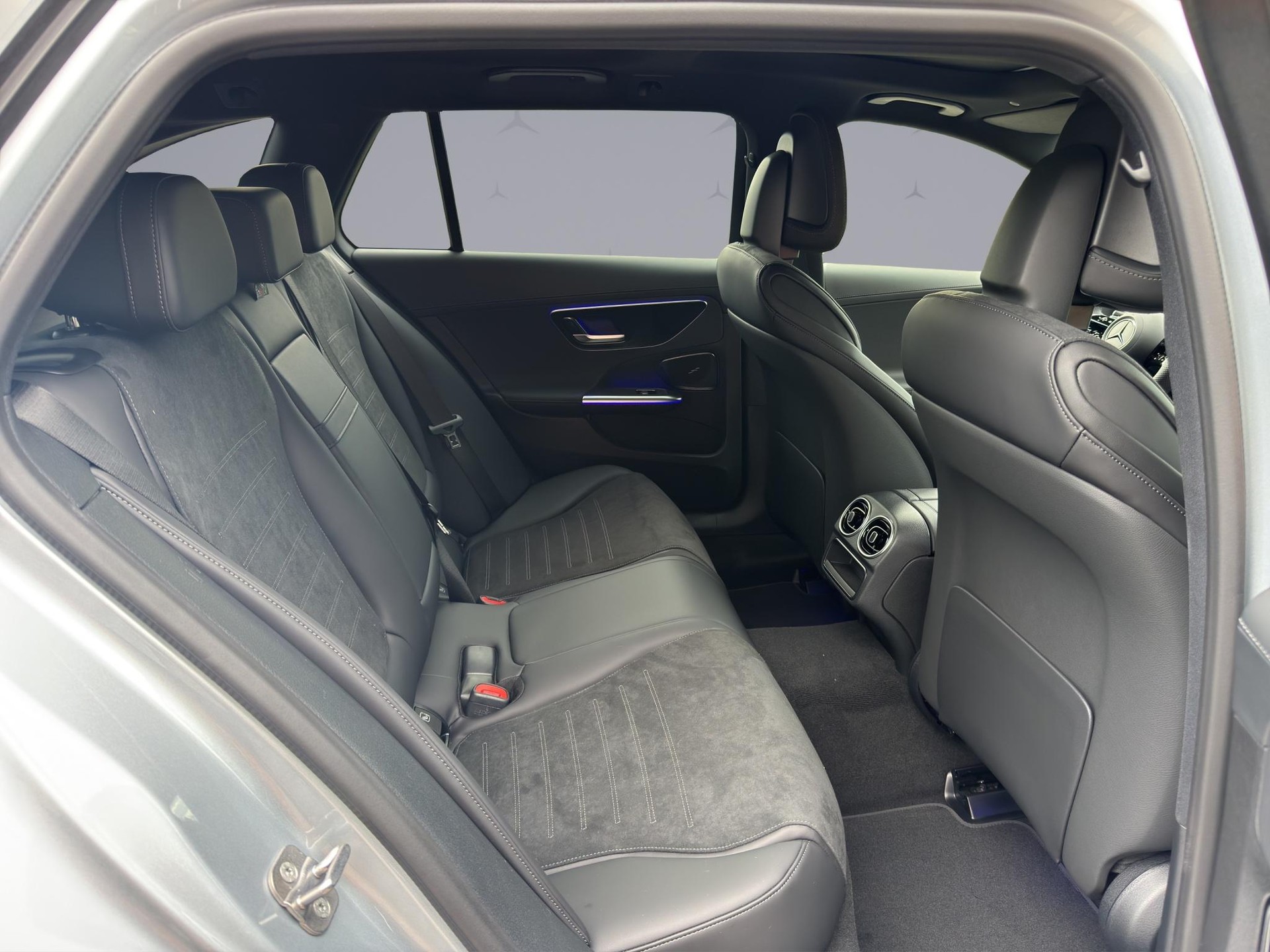 MERCEDES-BENZ C 220 d Swiss Star Avantgarde 4matic Kombi-image-18