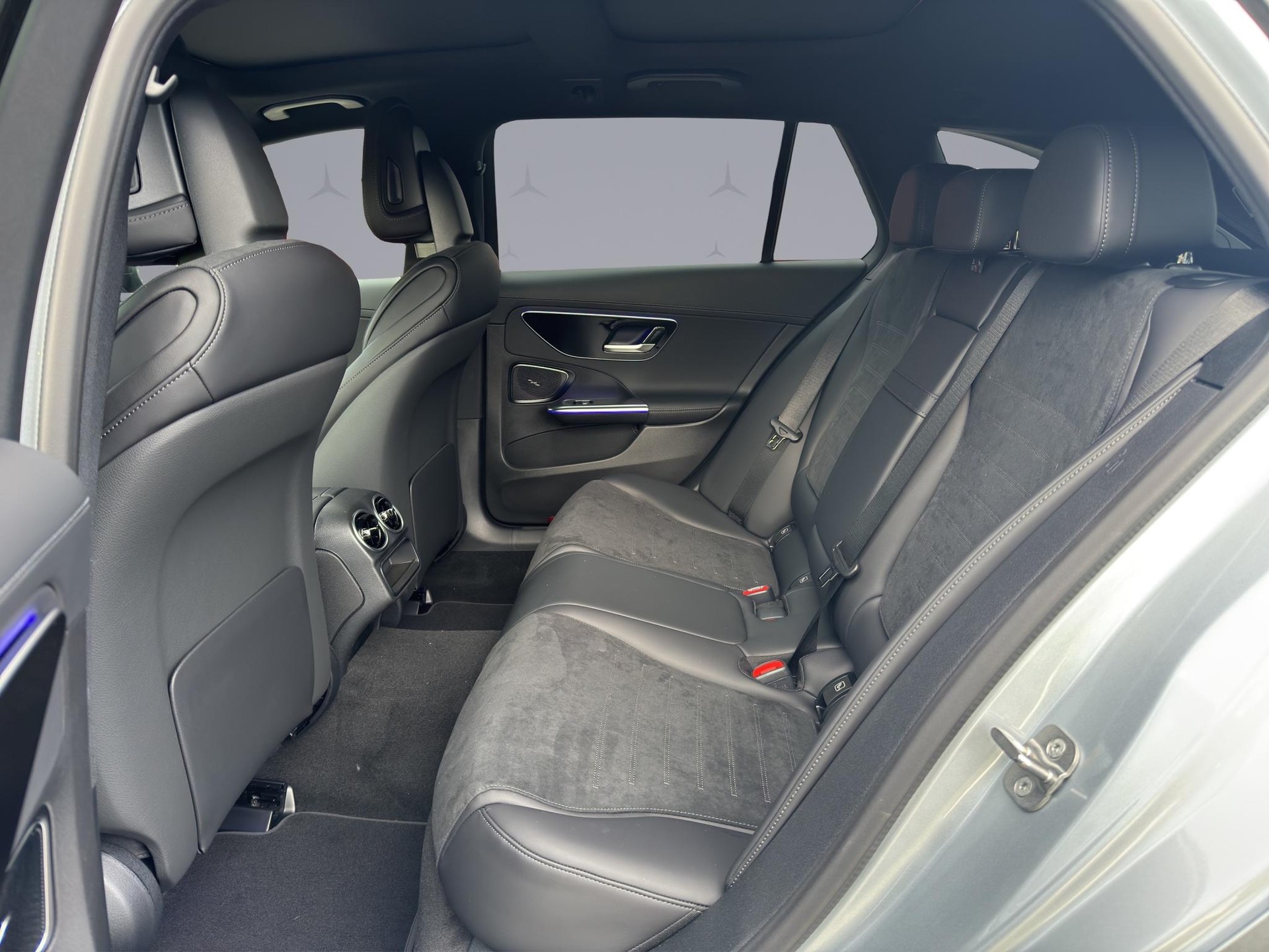 MERCEDES-BENZ C 220 d Swiss Star Avantgarde 4matic Kombi-image-13