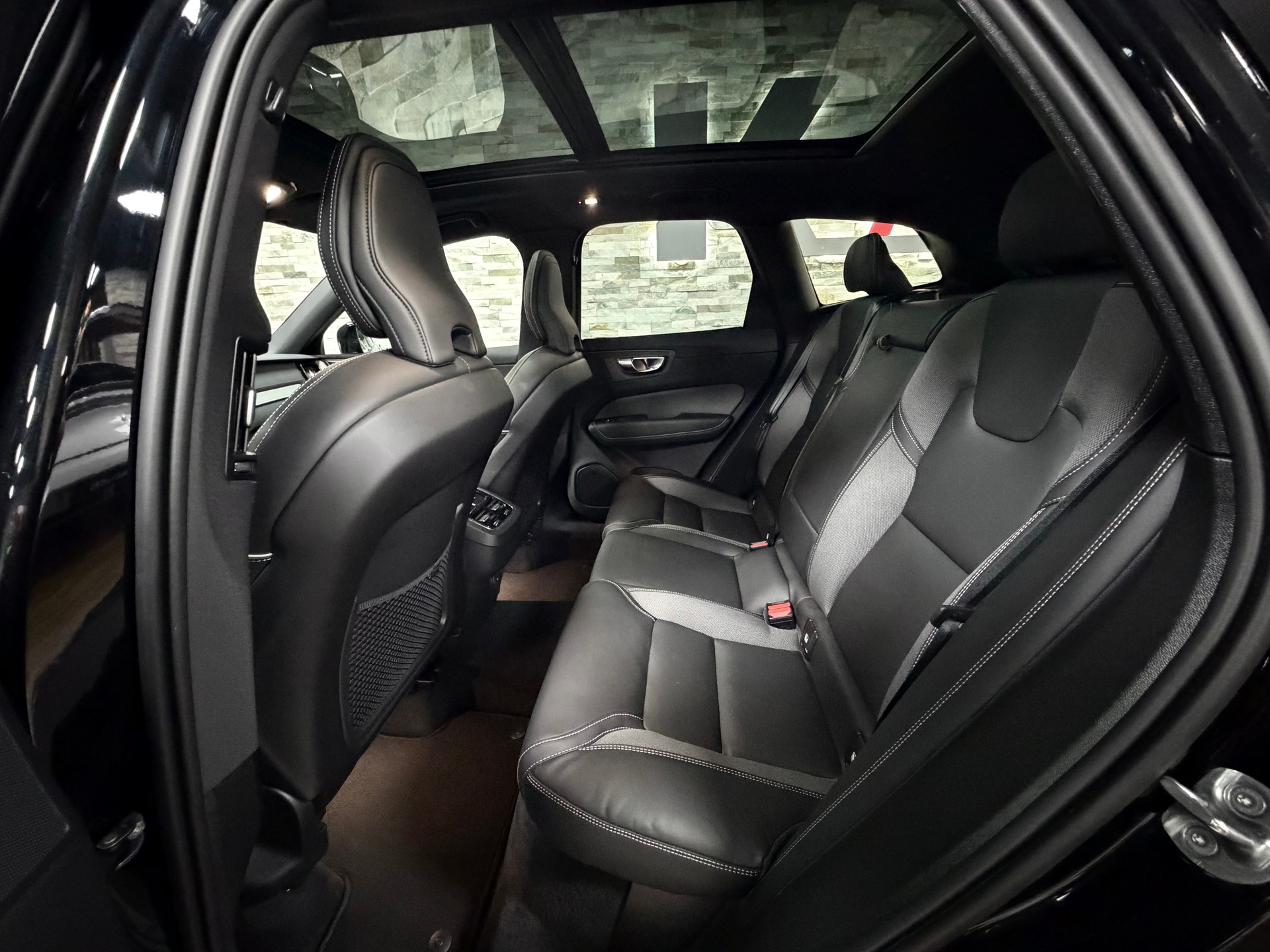 VOLVO XC60 B5 Benzin Mild Hybrid AWD Ultra Dark Geartronic-image-25