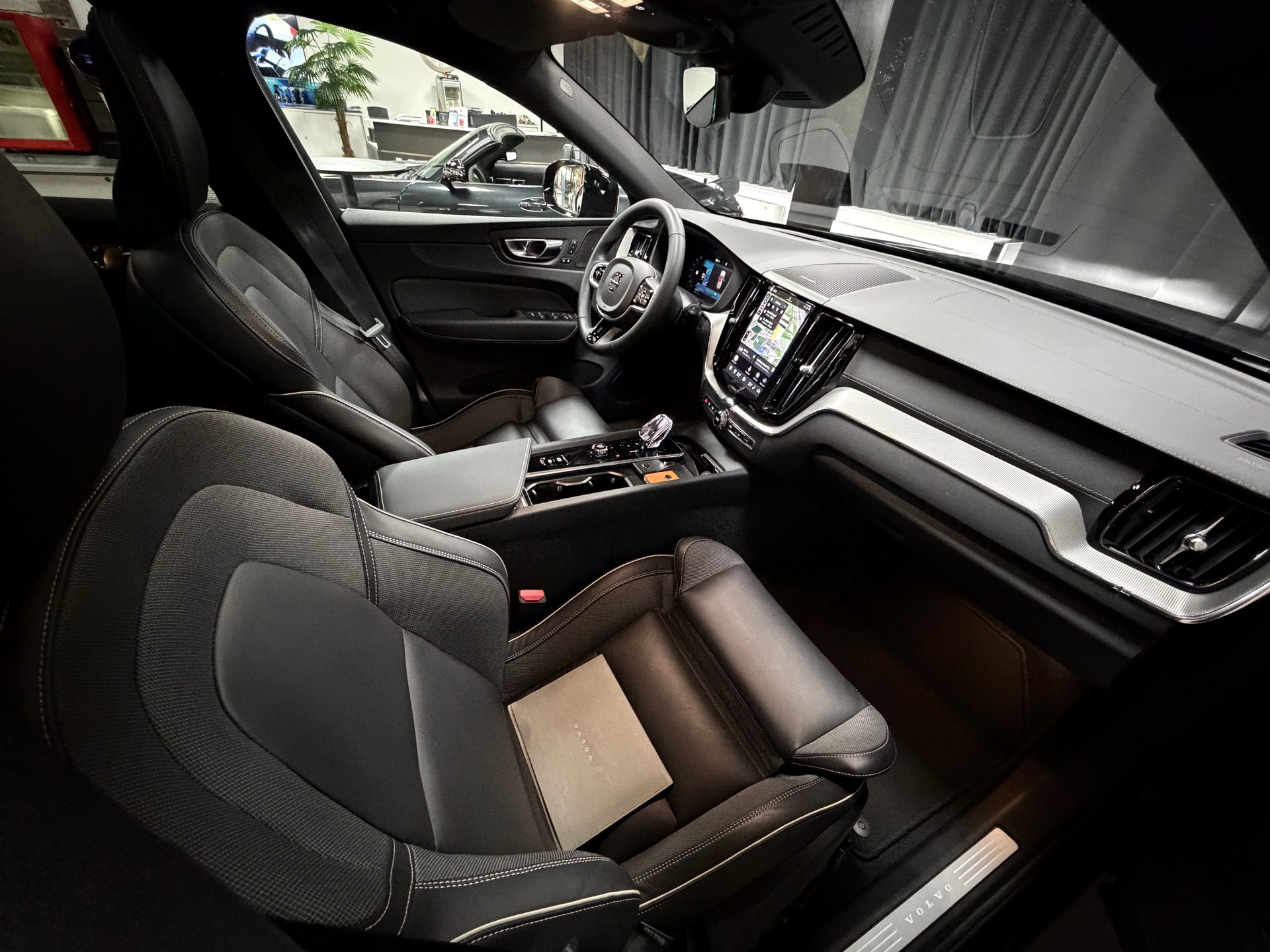 VOLVO XC60 B5 Benzin Mild Hybrid AWD Ultra Dark Geartronic-image-30