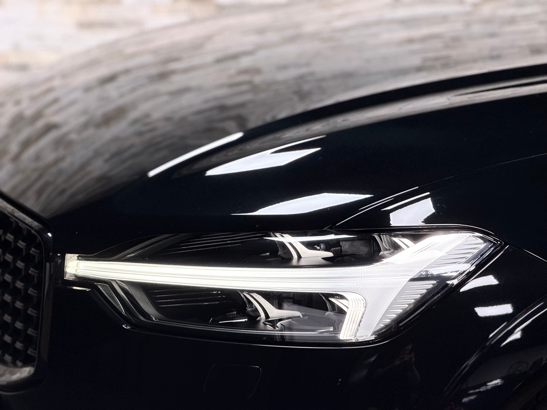 VOLVO XC60 B5 Benzin Mild Hybrid AWD Ultra Dark Geartronic-image-11