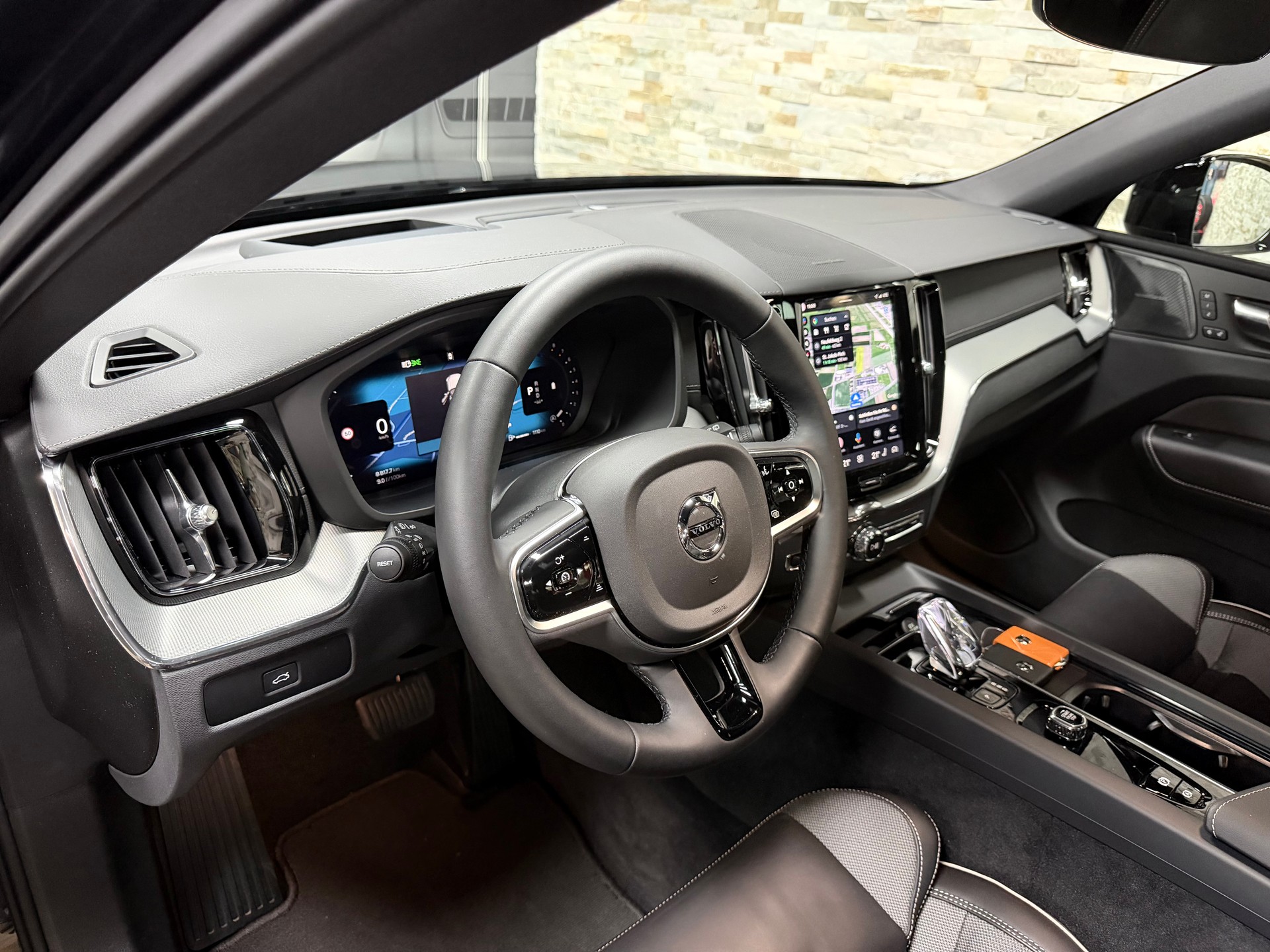 VOLVO XC60 B5 Benzin Mild Hybrid AWD Ultra Dark Geartronic-image-17