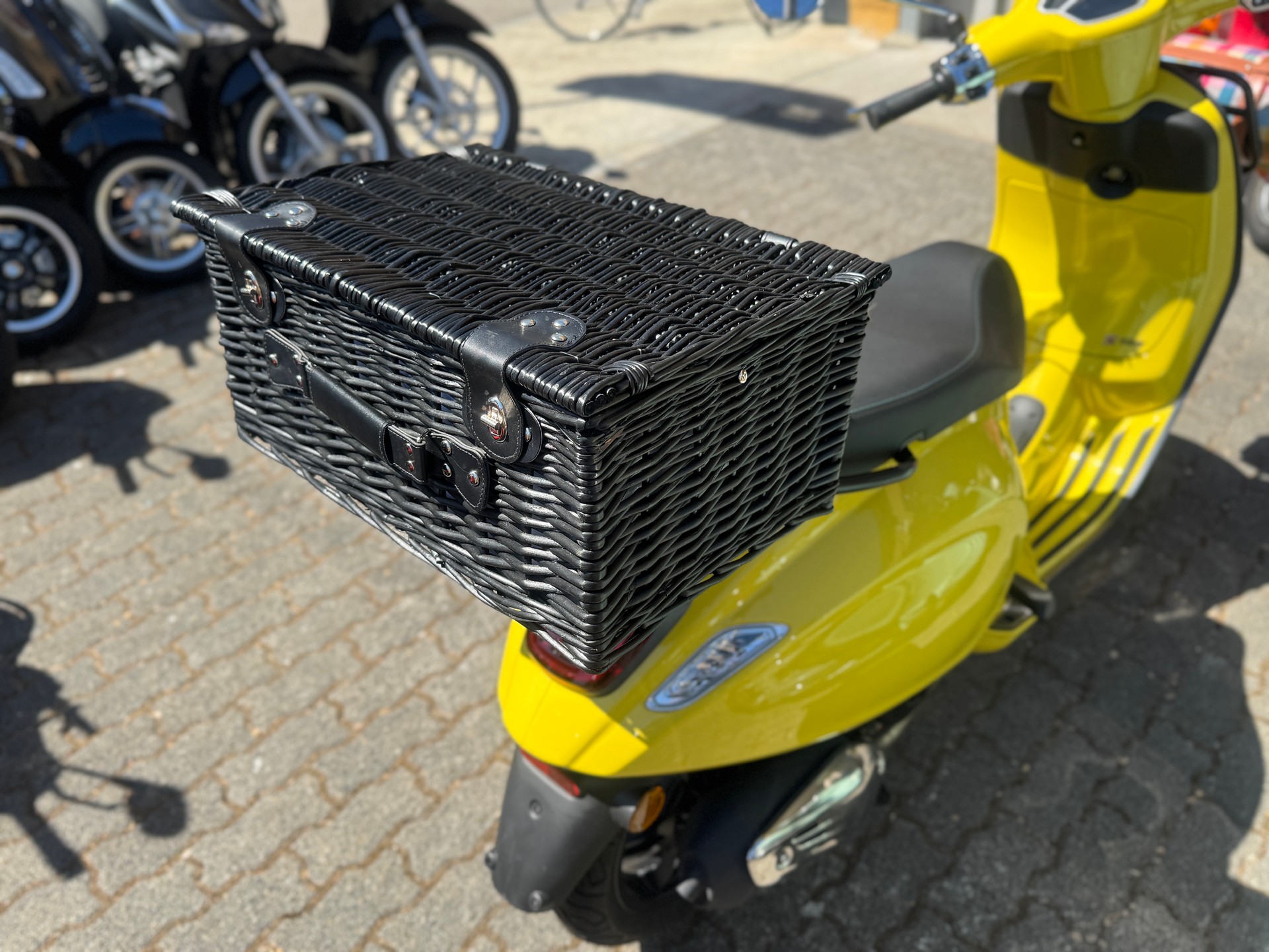 PIAGGIO Vespa 125 Primavera Sport-image-1