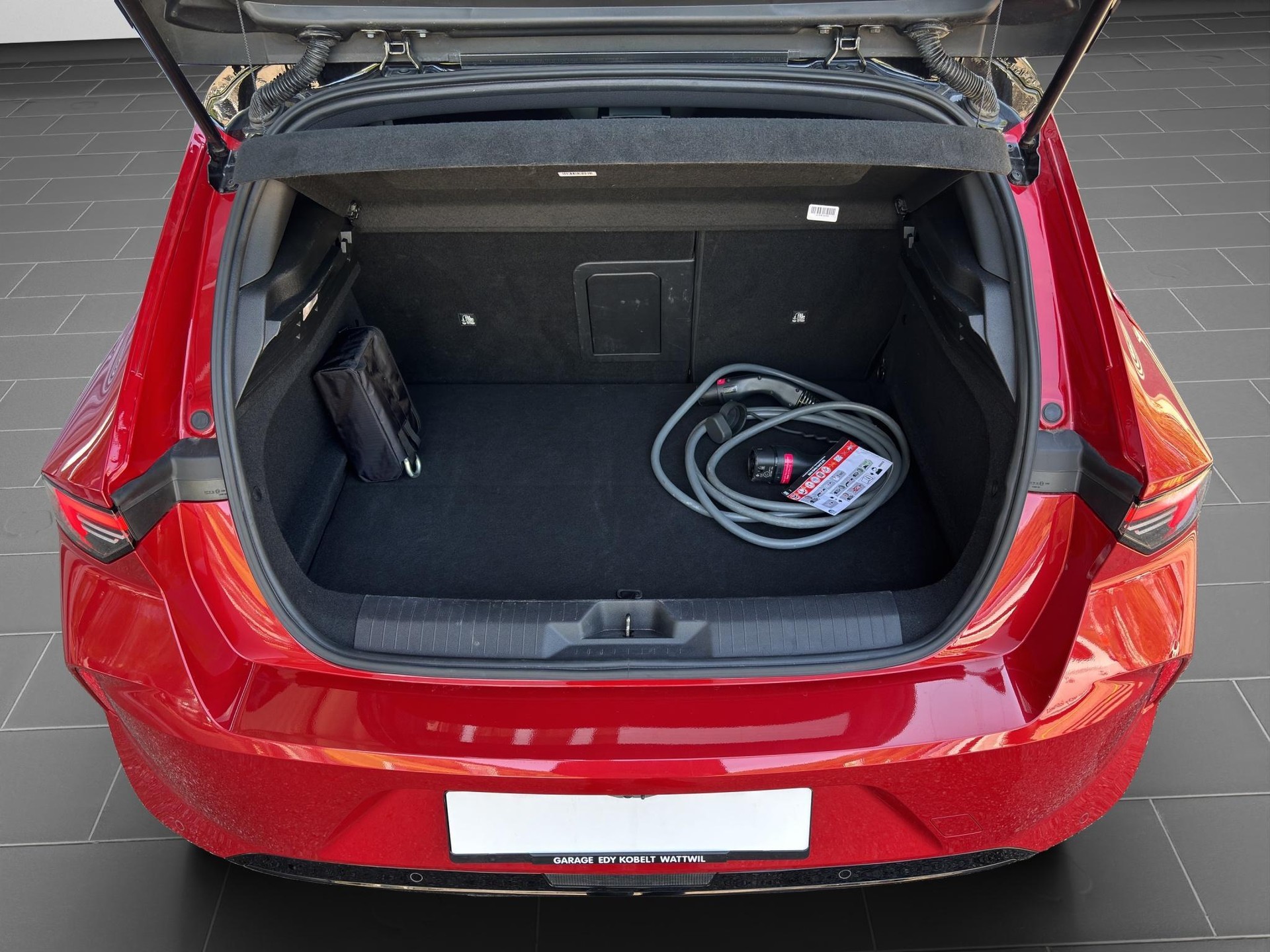 OPEL Astra 1.6 T PHEV 180 Swiss Plus-image-16