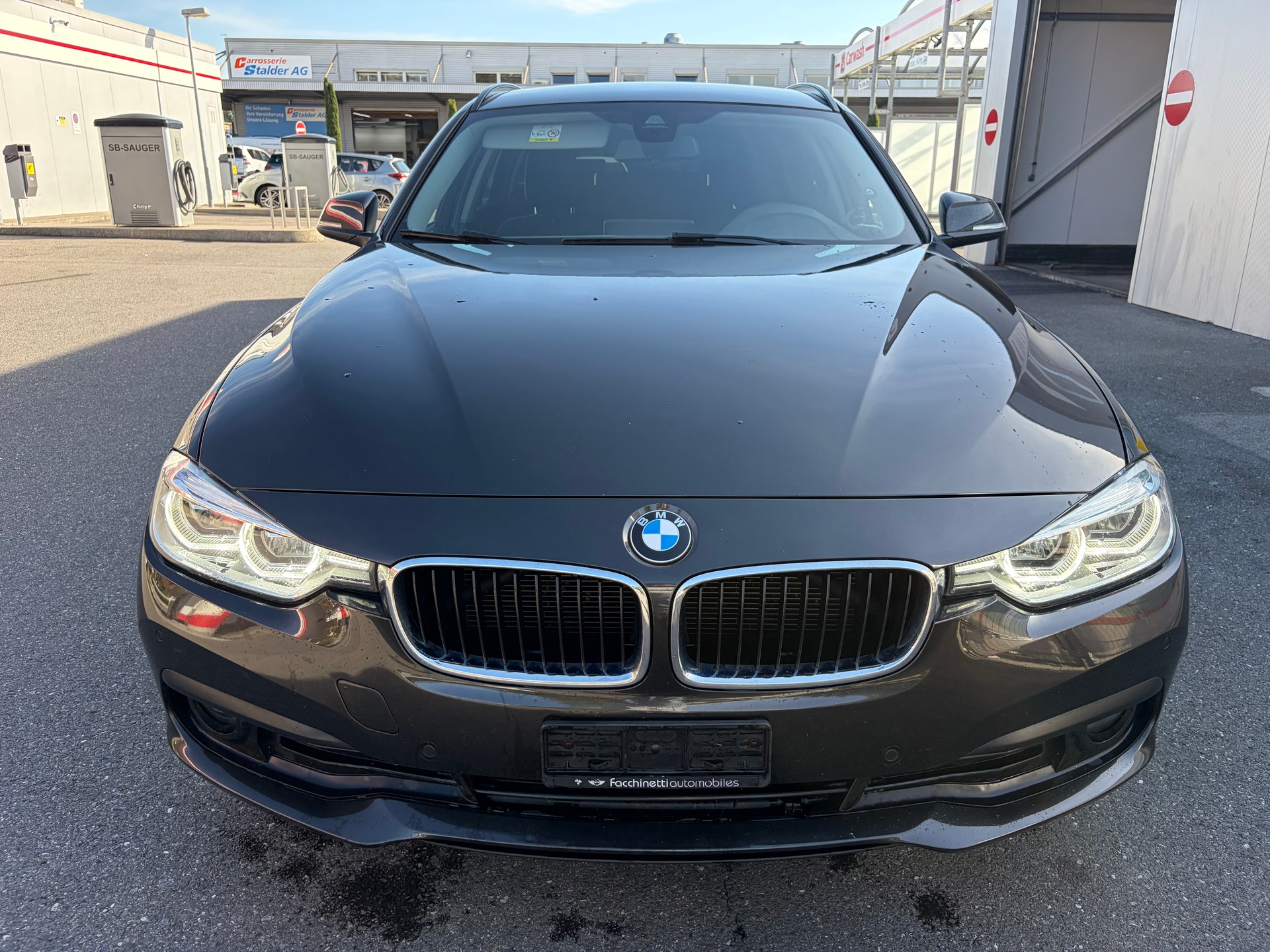 BMW 318d Touring Steptronic-showroom-element-2