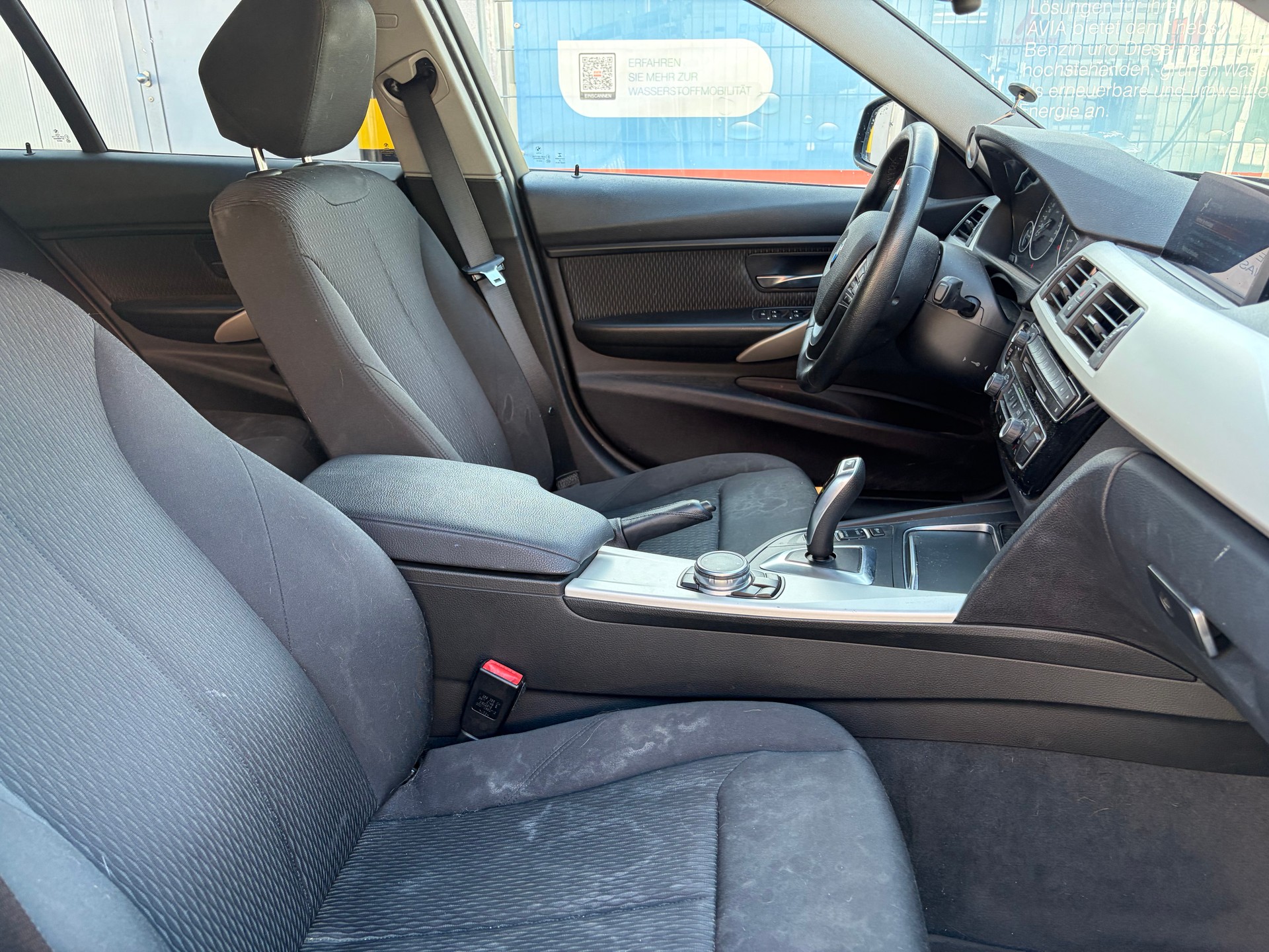 BMW 318d Touring Steptronic-image-10