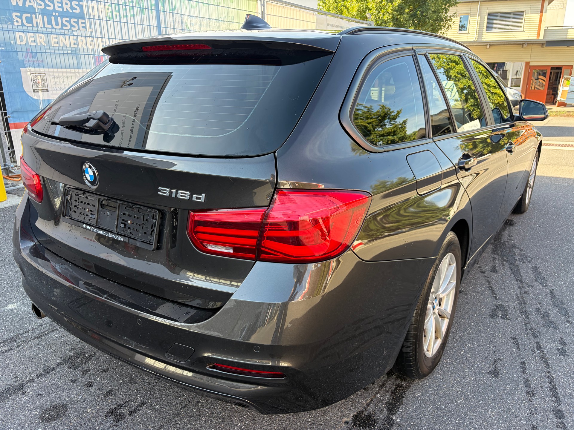 BMW 318d Touring Steptronic-showroom-element-3