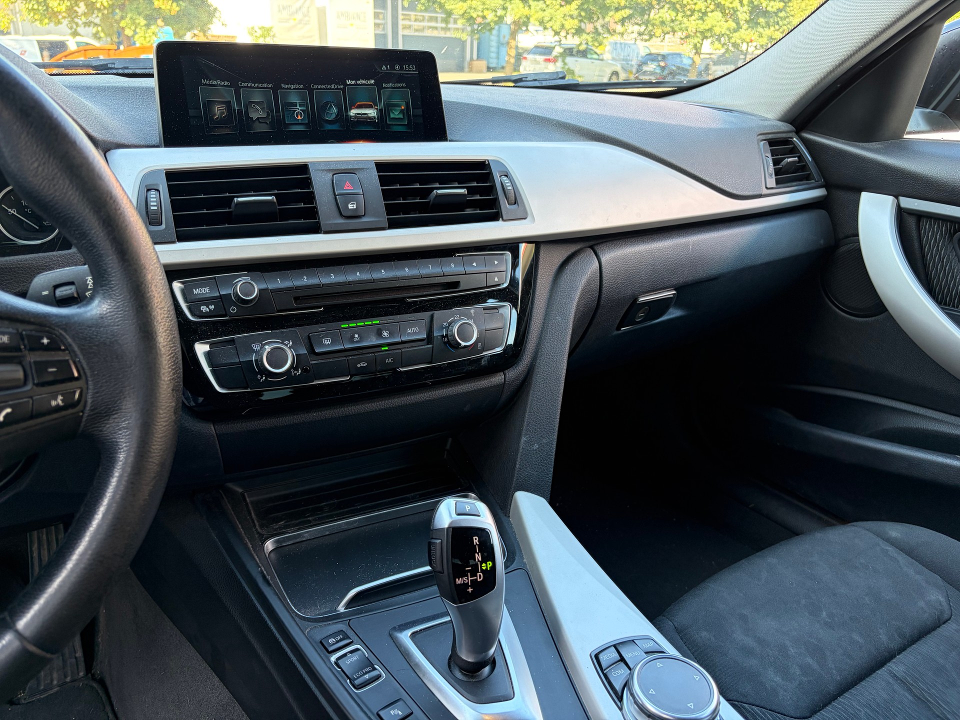BMW 318d Touring Steptronic-image-11
