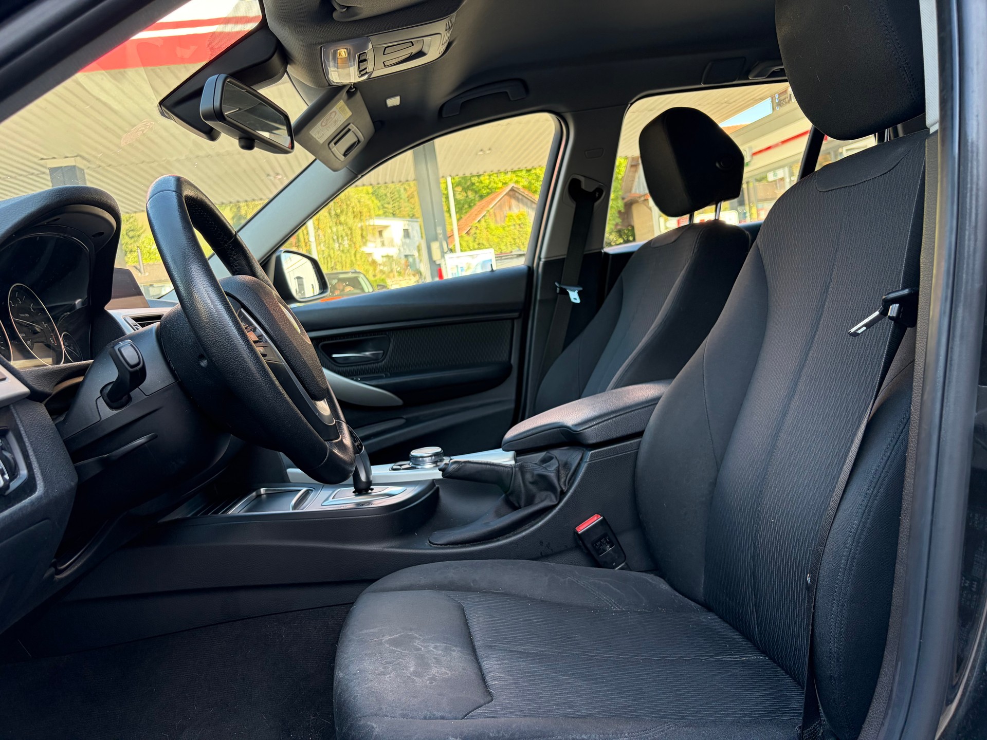BMW 318d Touring Steptronic-image-9