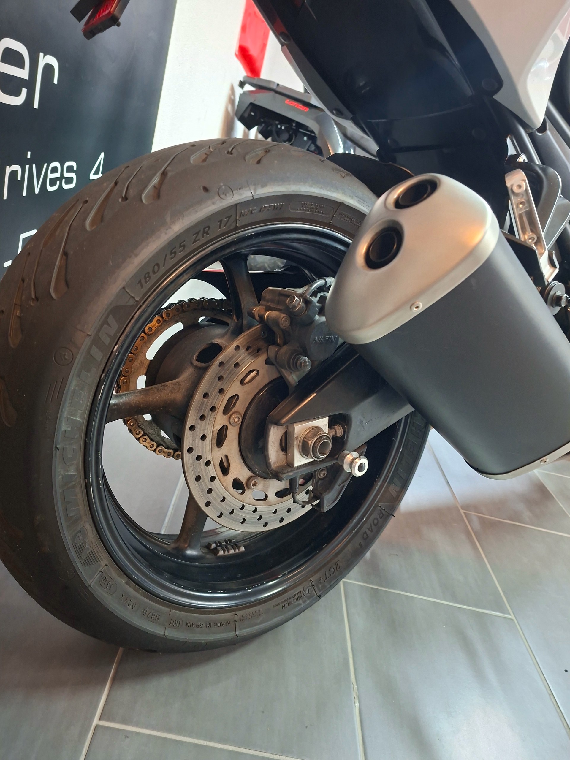 YAMAHA FZ8 N ABS 50th Anniversary-image-2