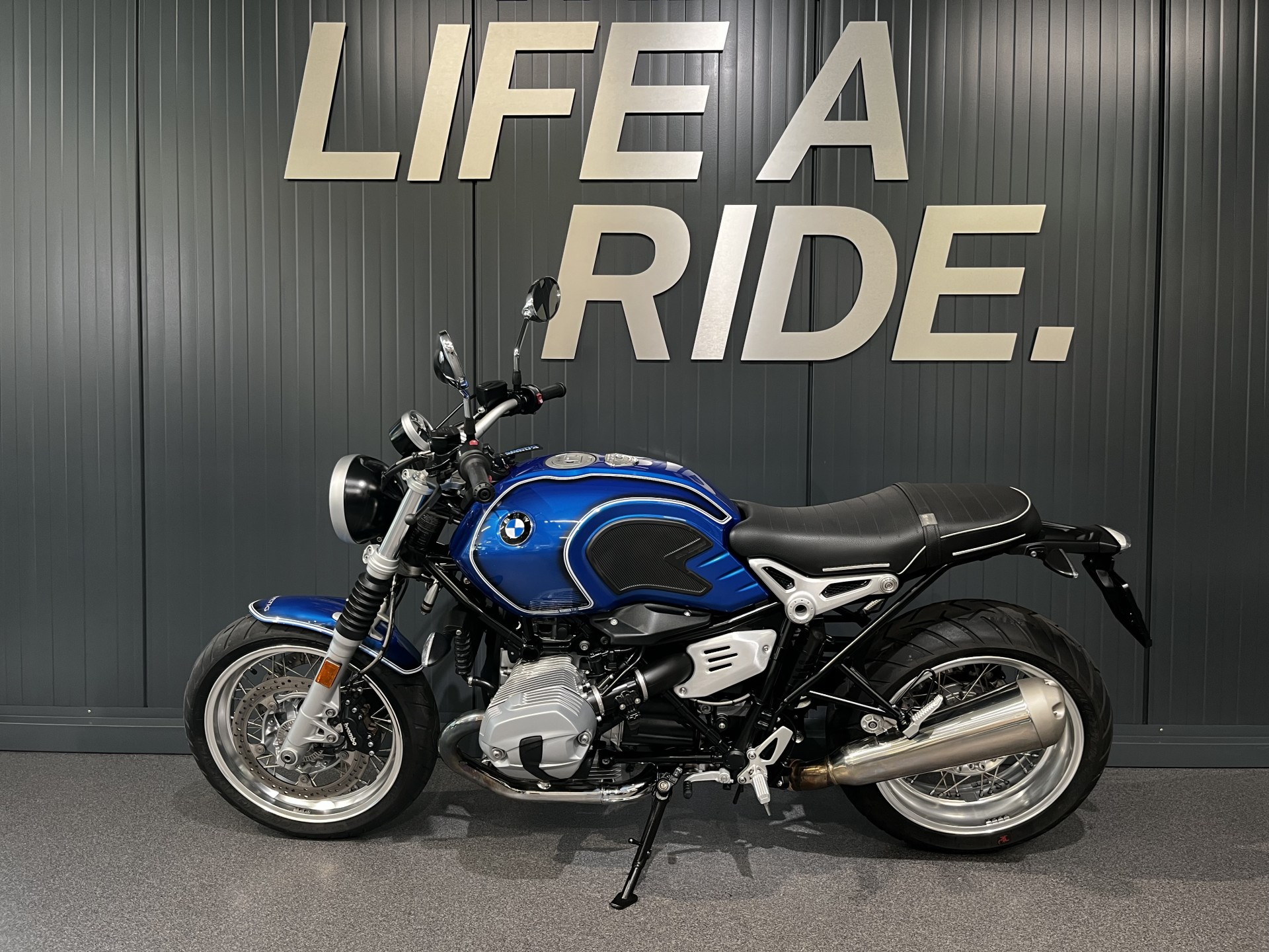 BMW R nineT /5 Sondermodell 50 Jahre /5-showroom-element-2