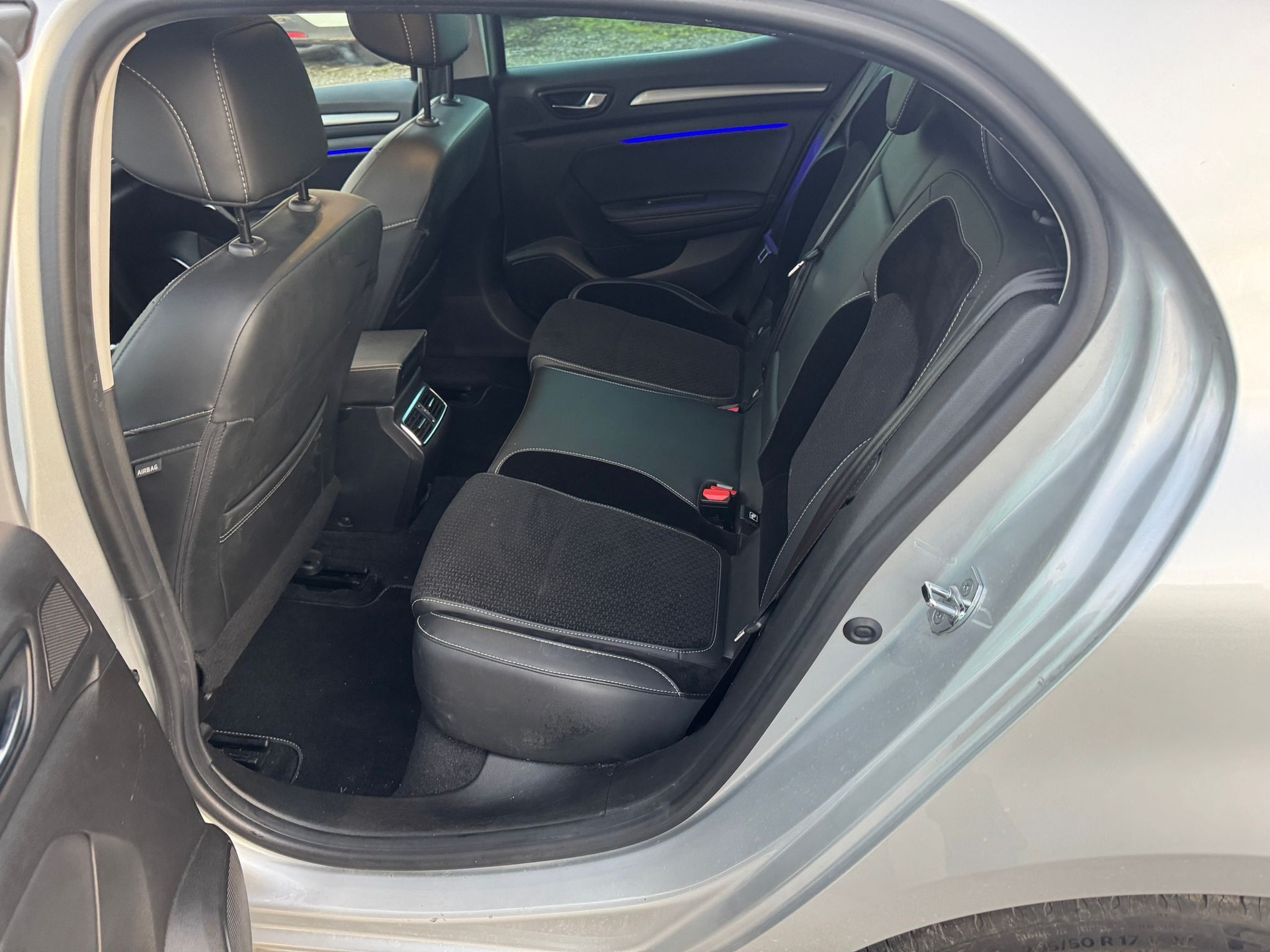 RENAULT Mégane 1.3 16V Turbo GT Line EDC-image-9