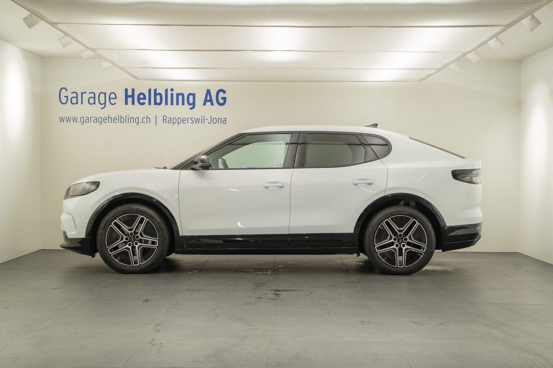FORD Capri Extended Range Premium AWD-showroom-element-2