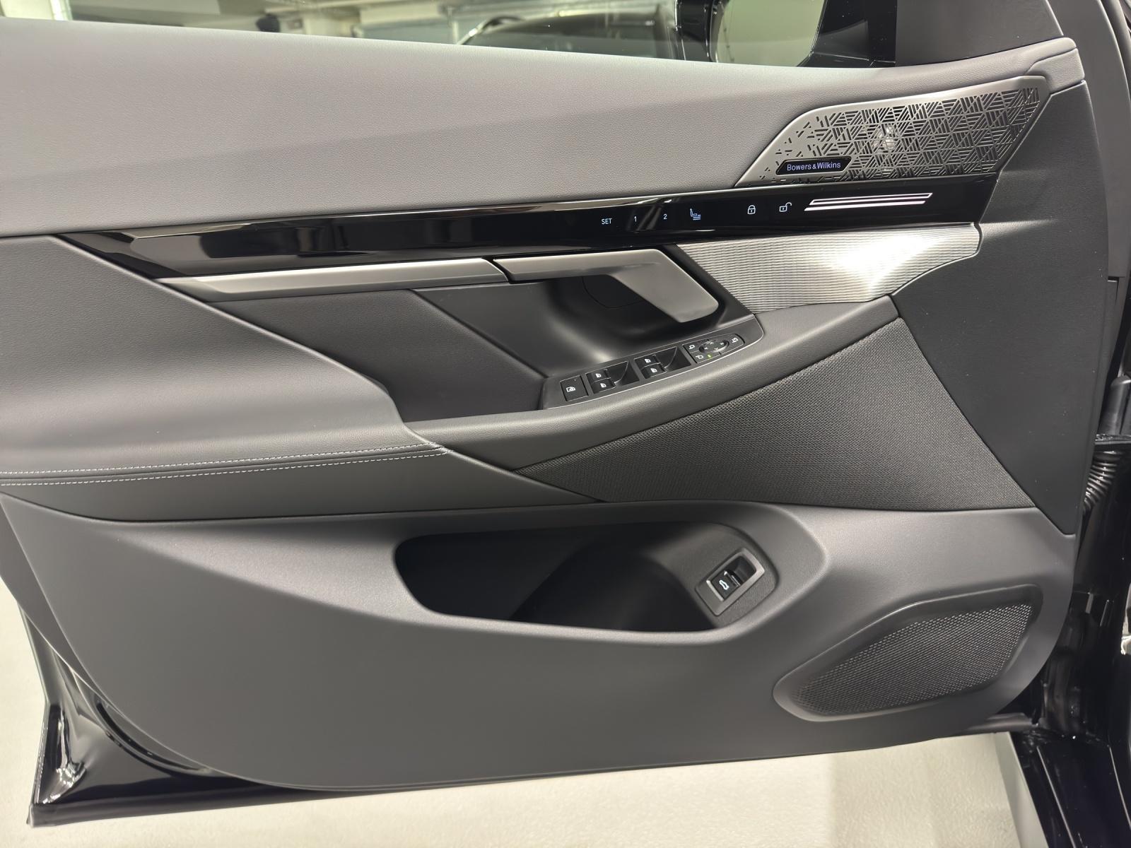 BMW 520d xDrive Touring M-image-12