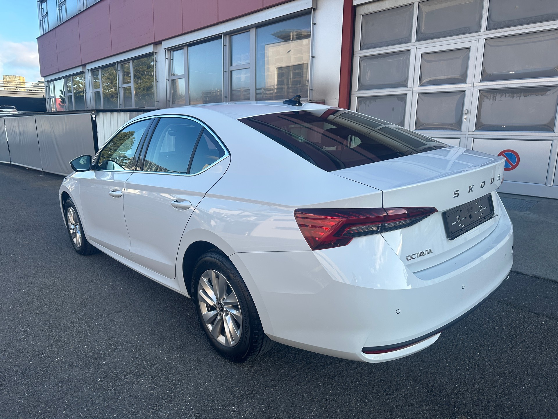 SKODA Octavia Limousine 1.5TSI Selection 150PS Benzin-showroom-element-3