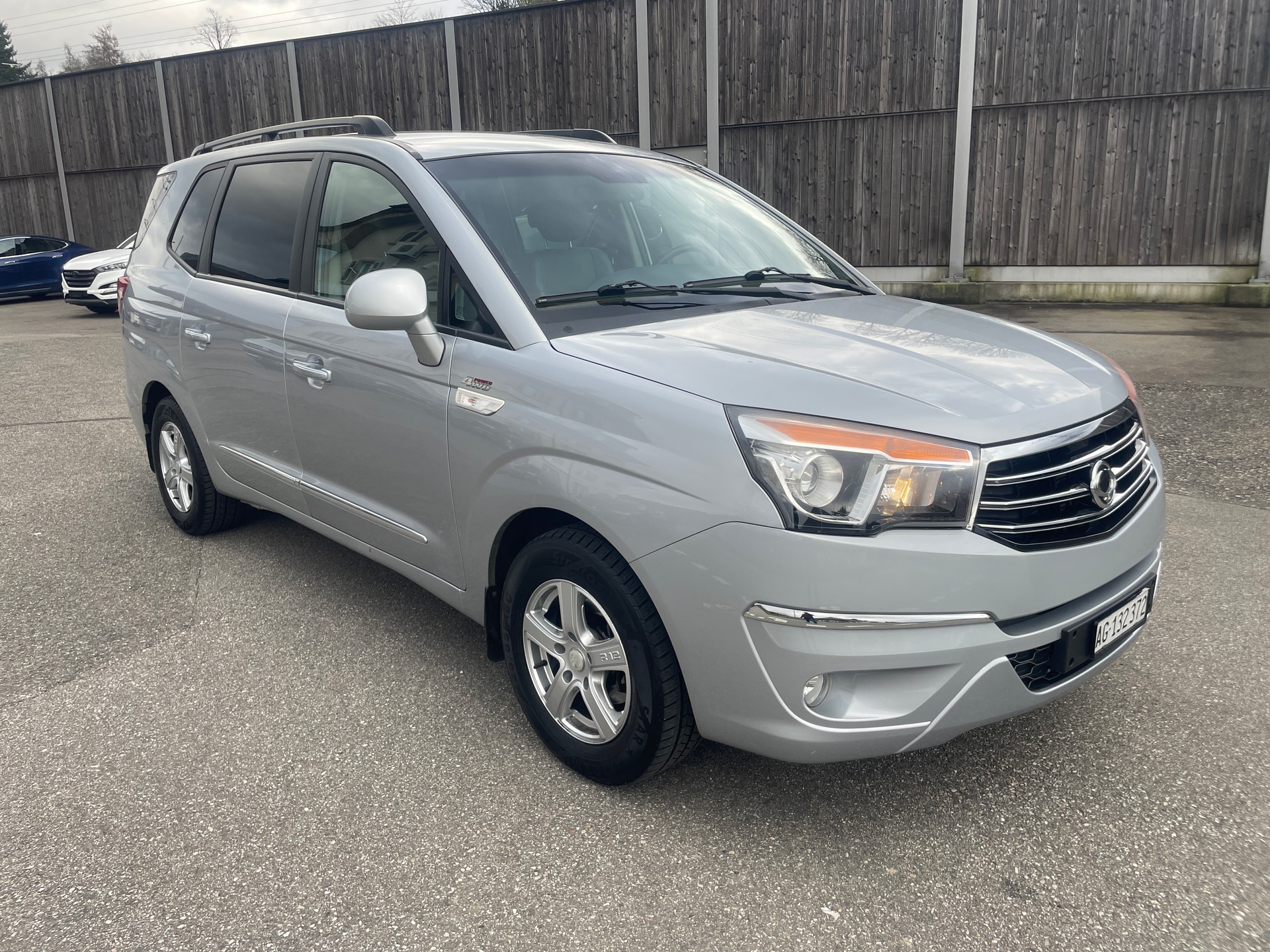 KGM-SsangYong Rodius SV200 e-XDi Sapphire 4WD E-Tronic-image-7