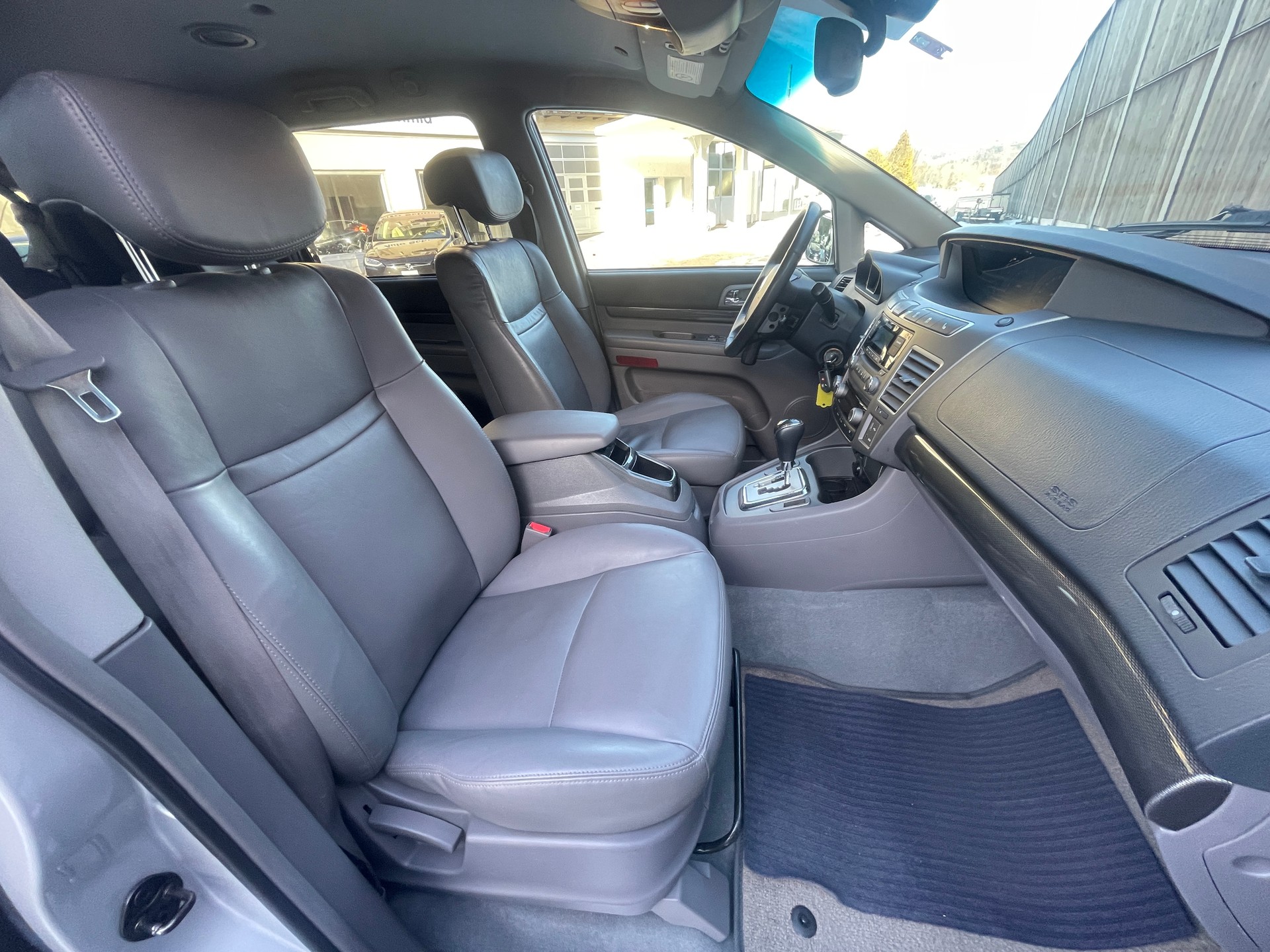 KGM-SsangYong Rodius SV200 e-XDi Sapphire 4WD E-Tronic-image-16