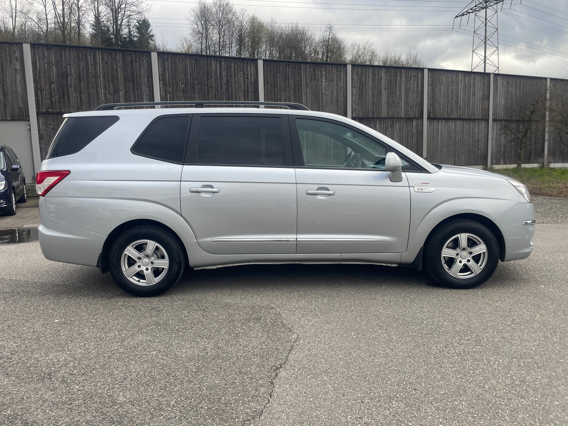 KGM-SsangYong Rodius SV200 e-XDi Sapphire 4WD E-Tronic-image-6