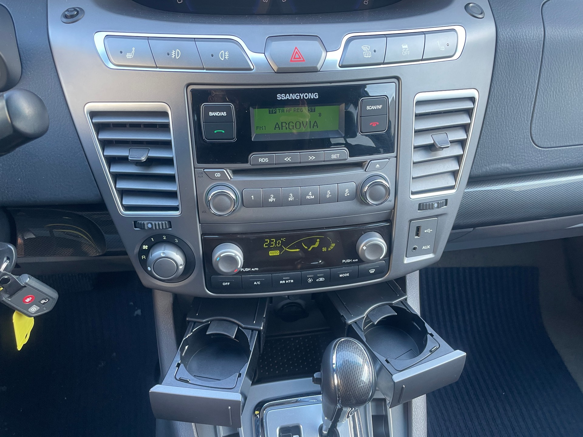 KGM-SsangYong Rodius SV200 e-XDi Sapphire 4WD E-Tronic-image-22