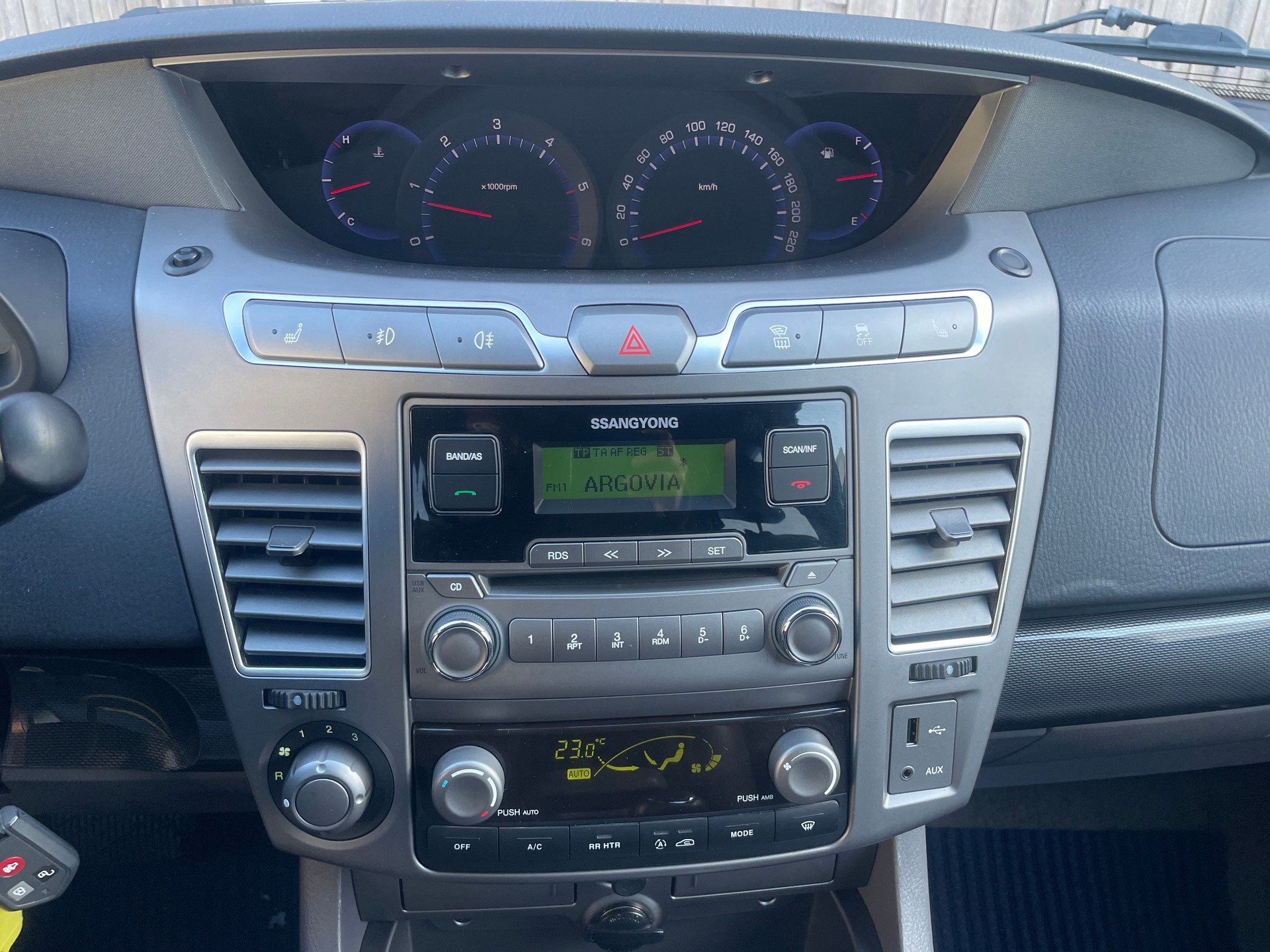 KGM-SsangYong Rodius SV200 e-XDi Sapphire 4WD E-Tronic-image-21