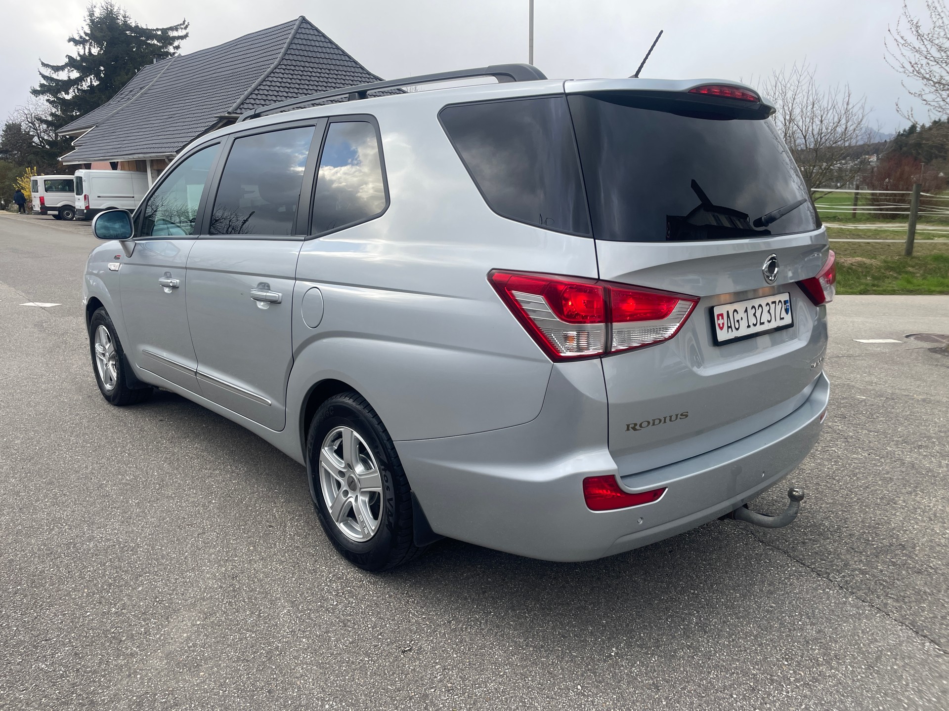 KGM-SsangYong Rodius SV200 e-XDi Sapphire 4WD E-Tronic-showroom-element-3