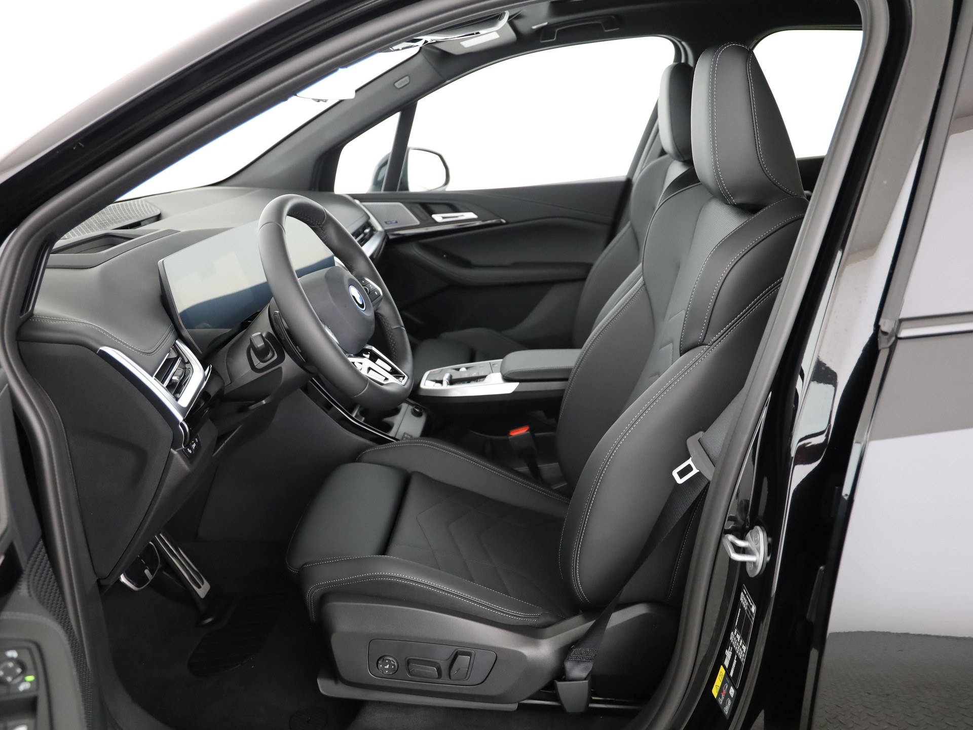 BMW 225e xDrive Active Tourer-showroom-element-3