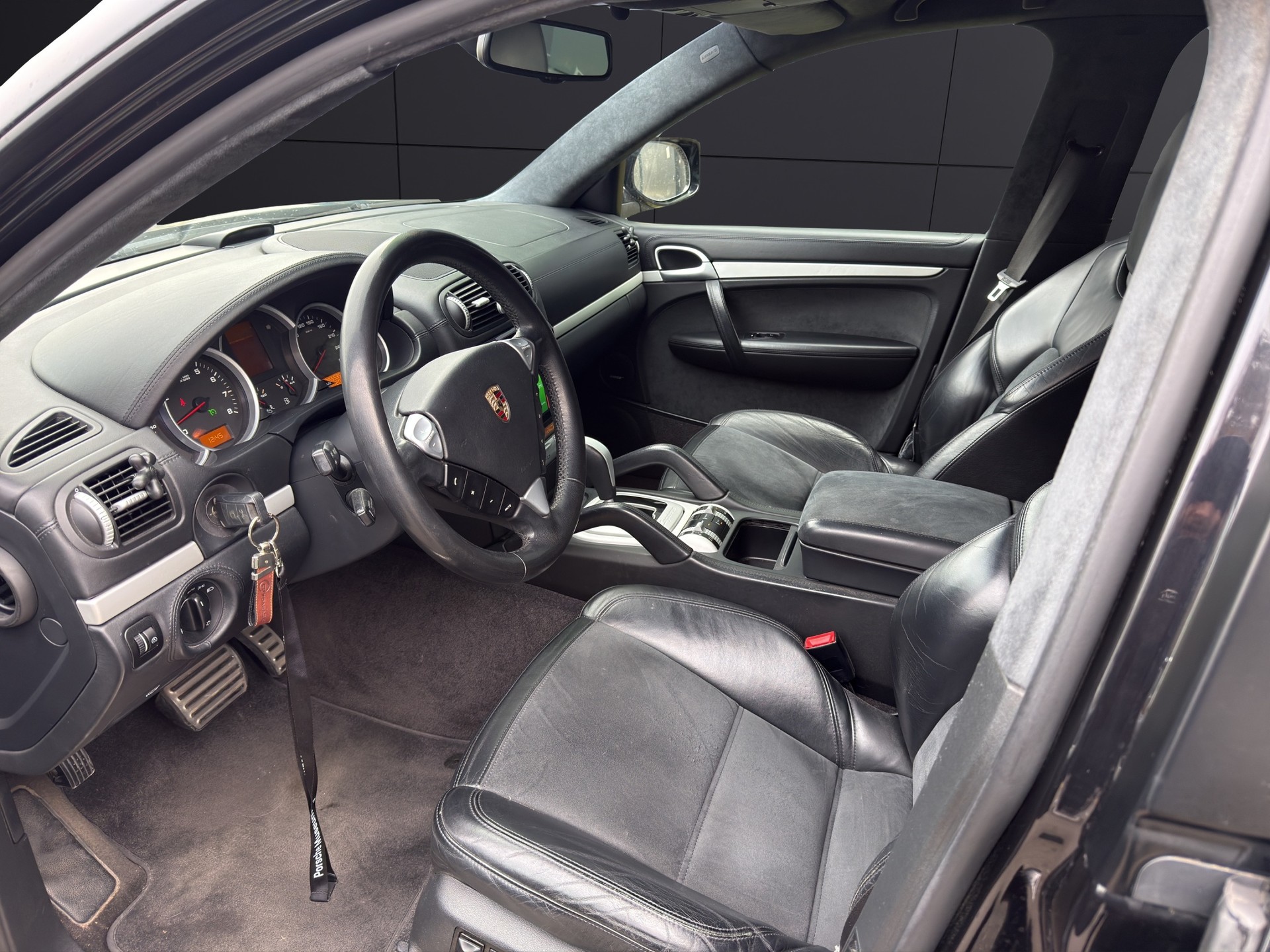 PORSCHE Cayenne GTS-image-10