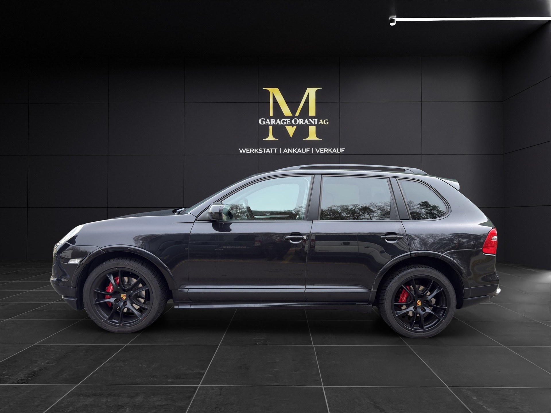 PORSCHE Cayenne GTS-showroom-element-1