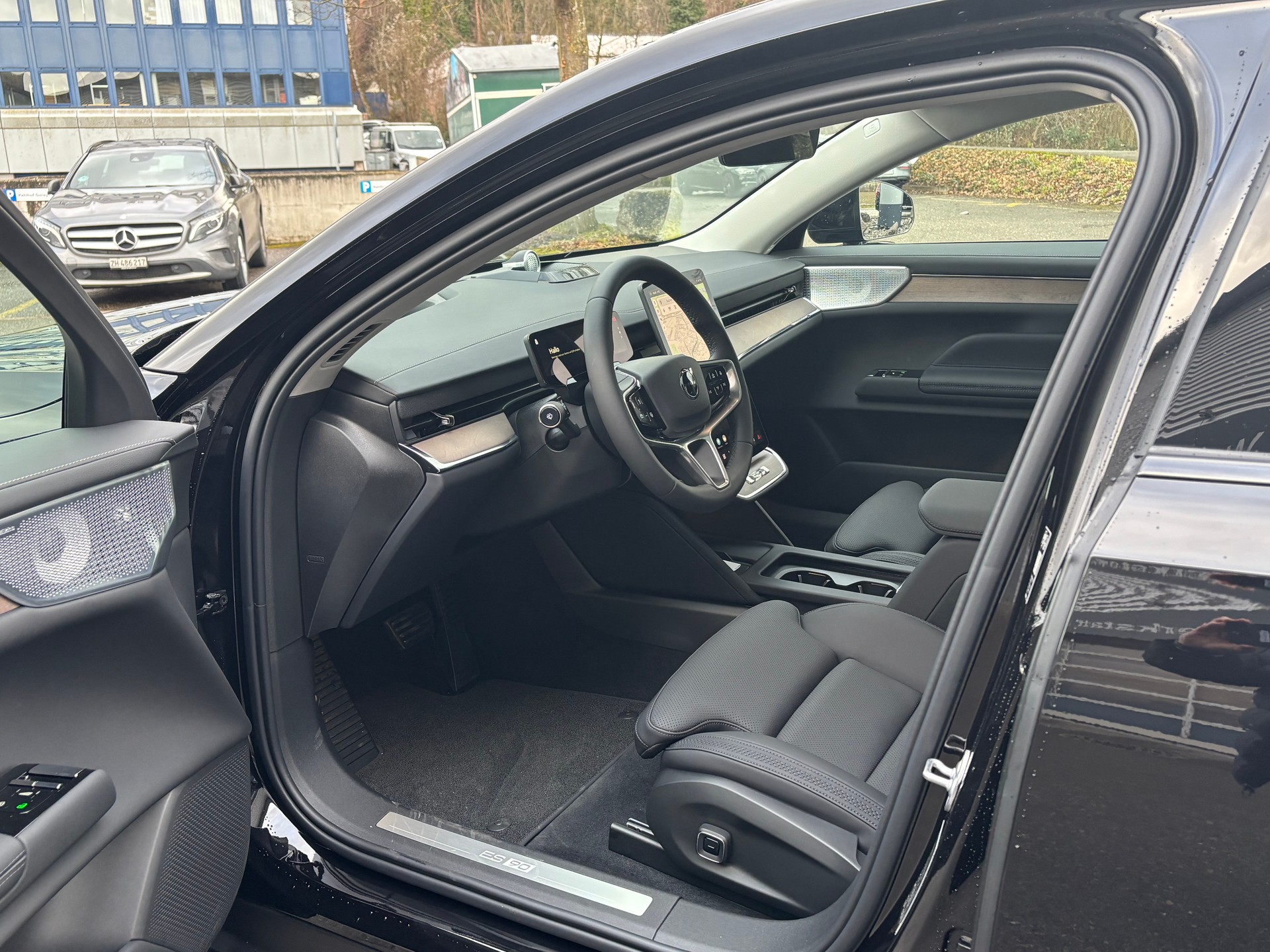 VOLVO ES90 Ultra-showroom-element-2