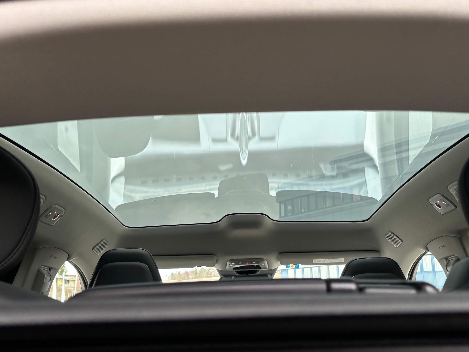 VOLVO ES90 Ultra-image-10