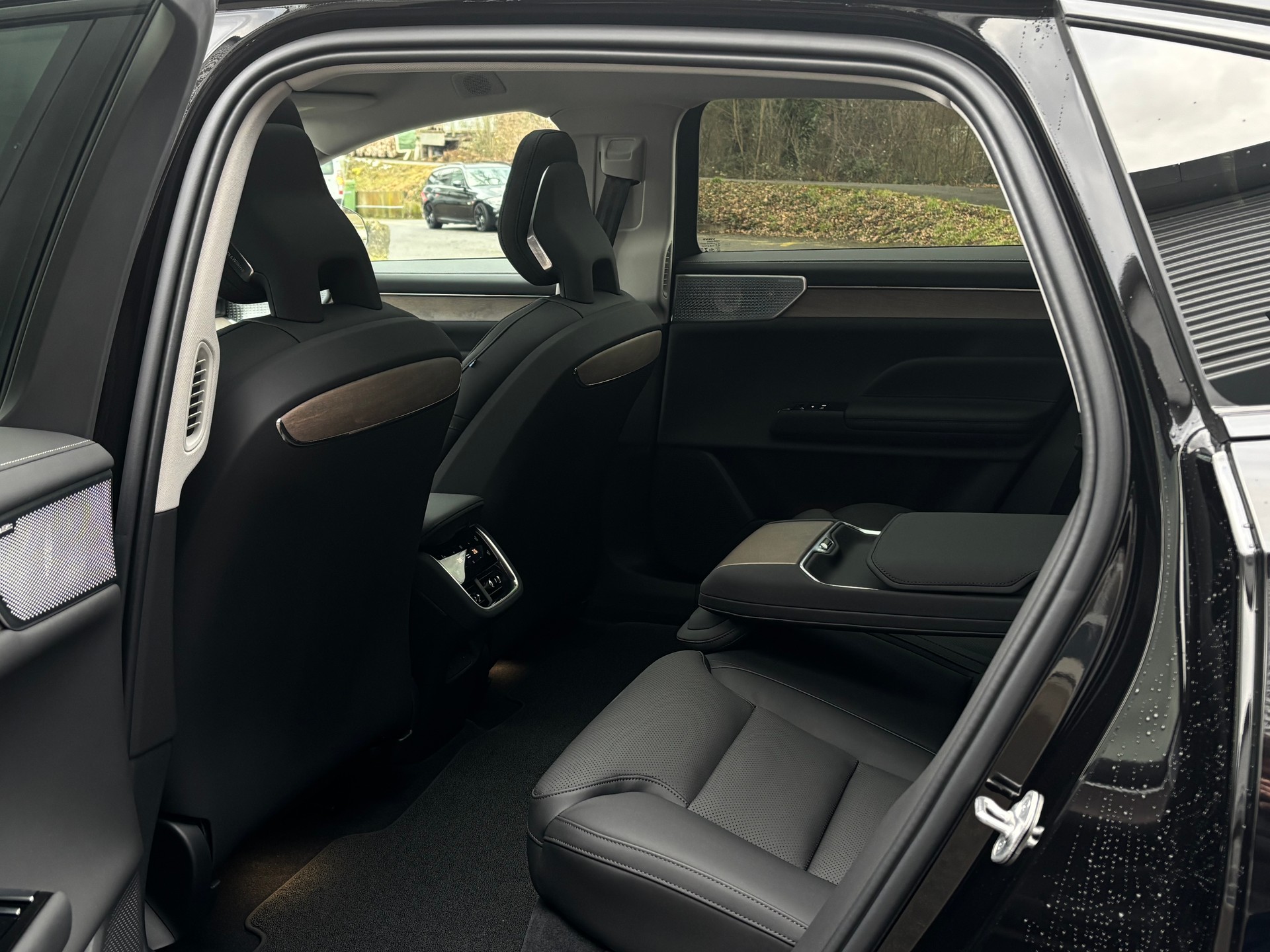 VOLVO ES90 Ultra-image-11