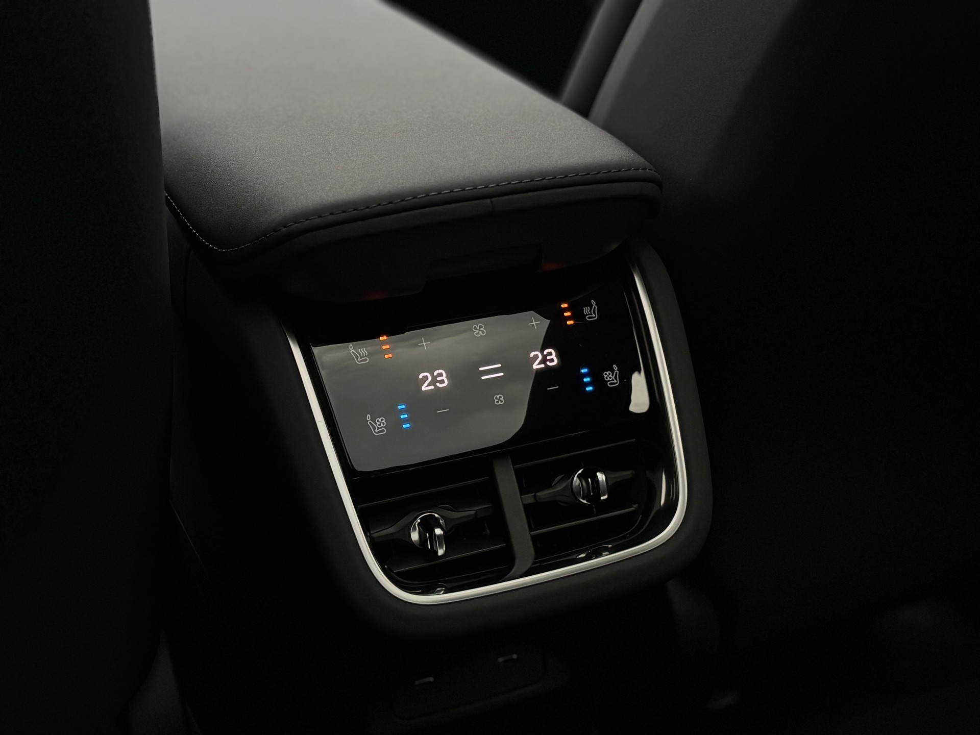 VOLVO ES90 Ultra-image-12