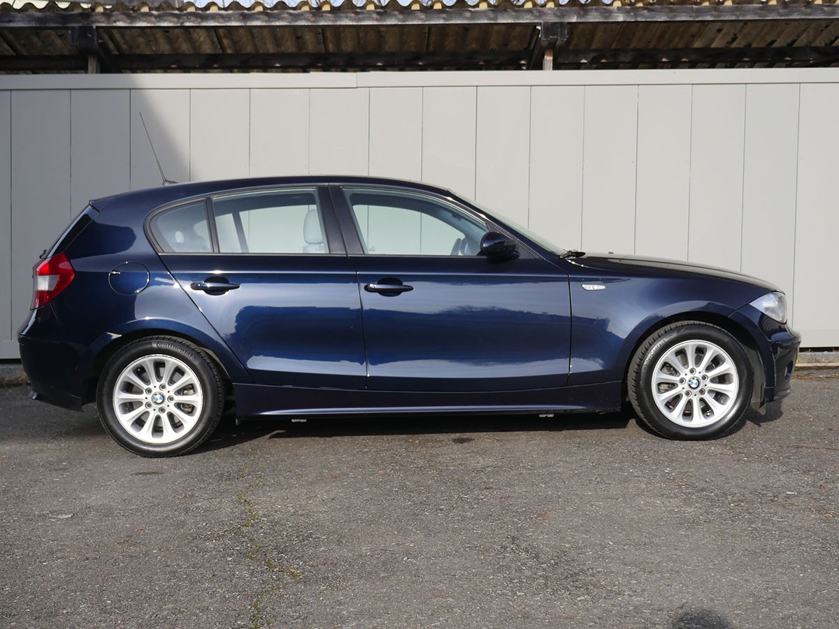 BMW 120i-image-4