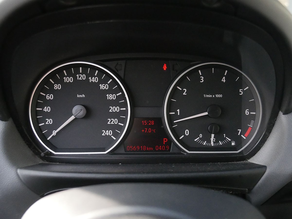 BMW 120i-image-11