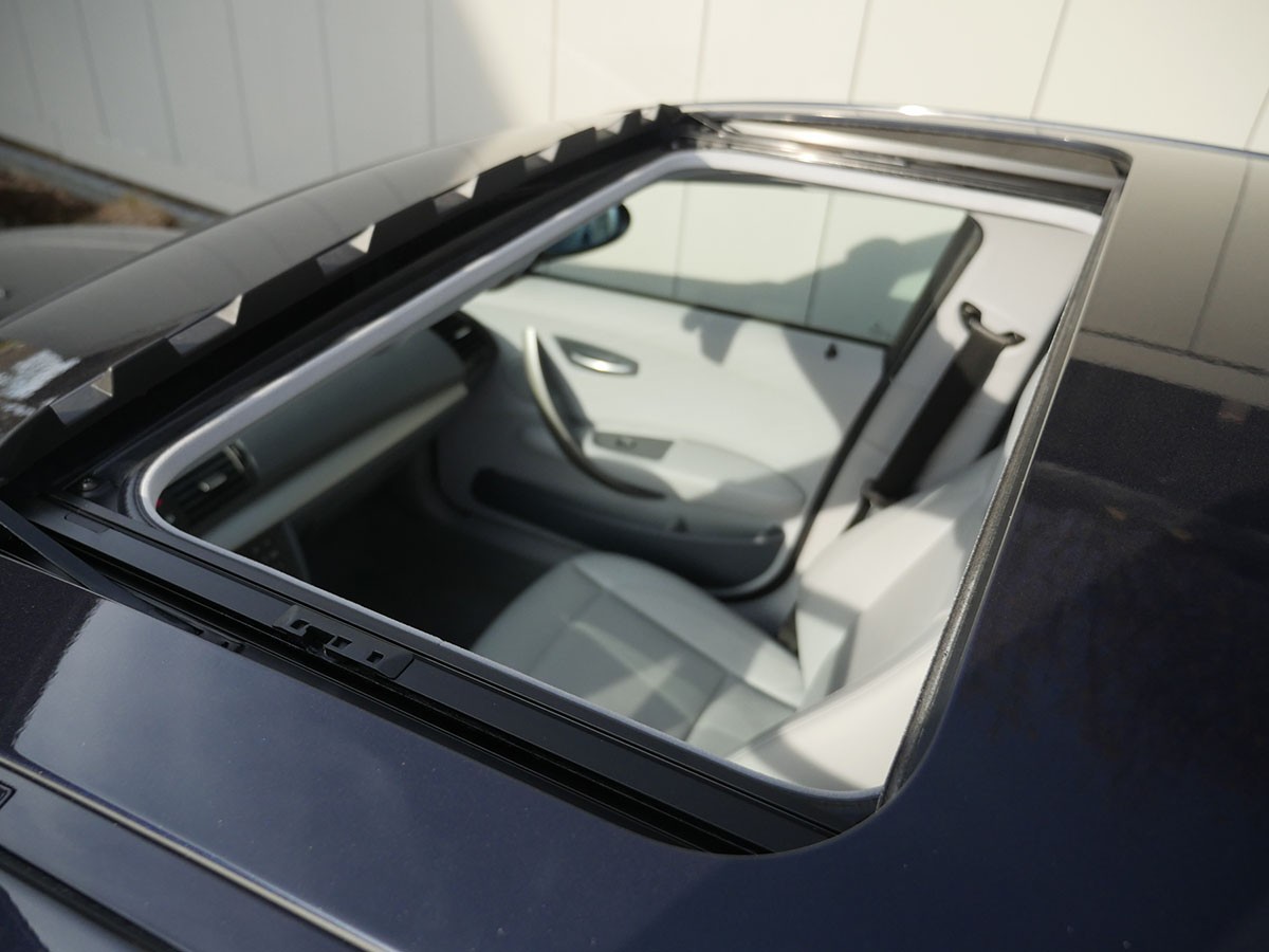 BMW 120i-image-12