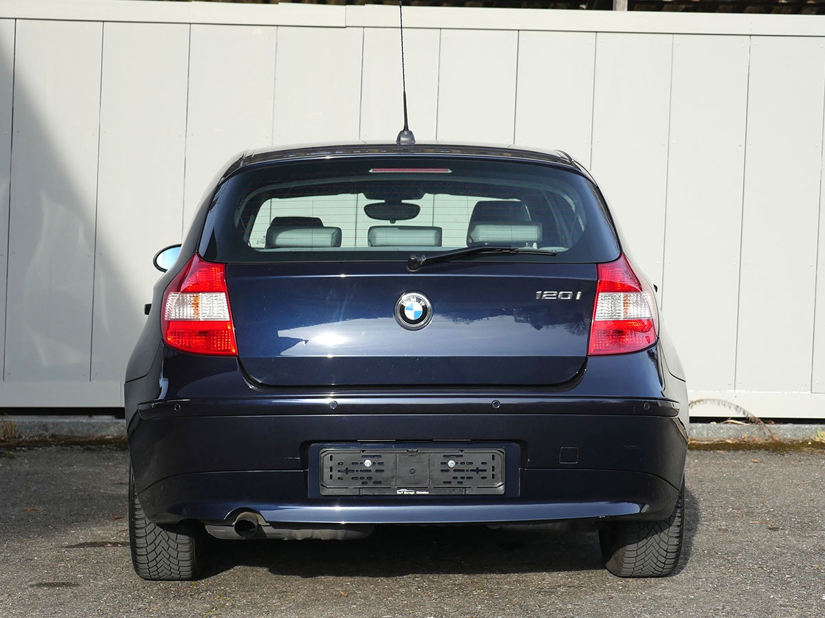 BMW 120i-image-7